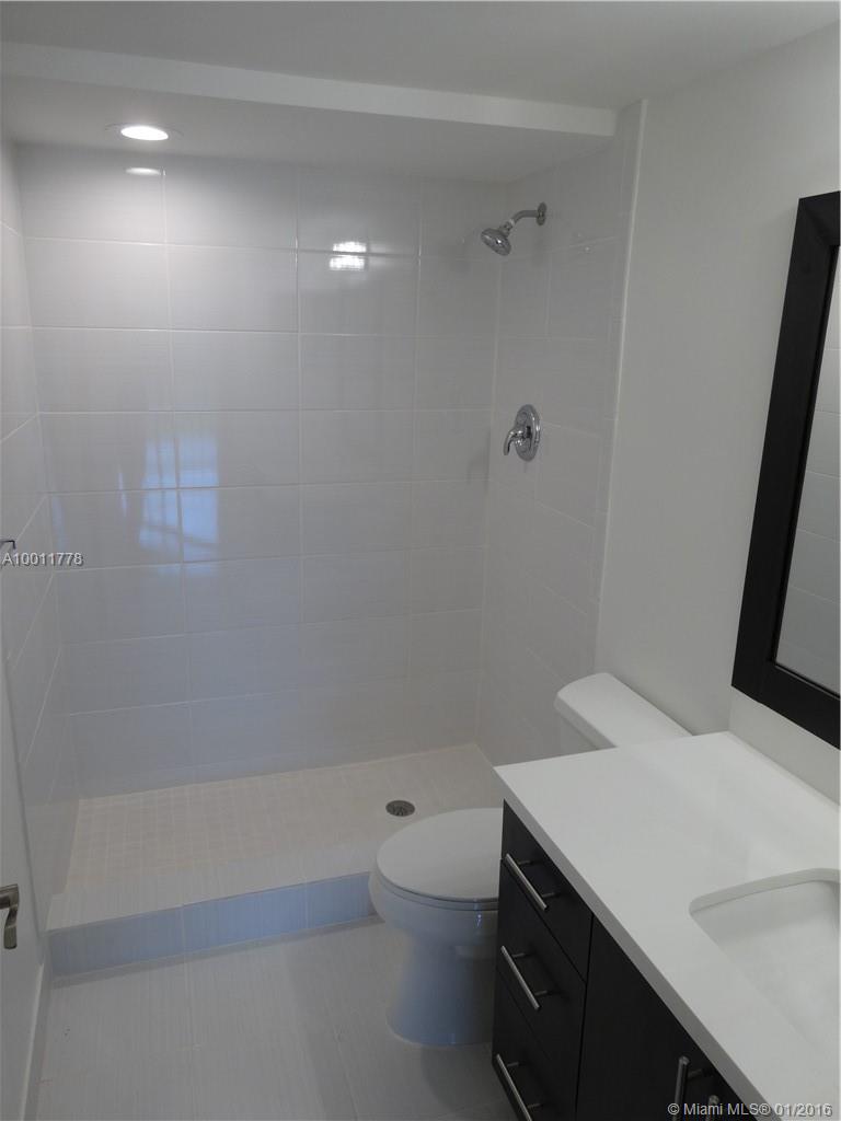 Racquet Club Apts 8 - Residential Lease