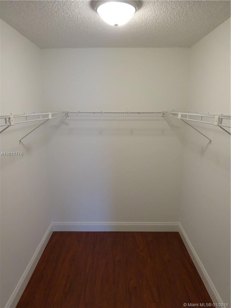 Racquet Club Apts 8 - Residential Lease