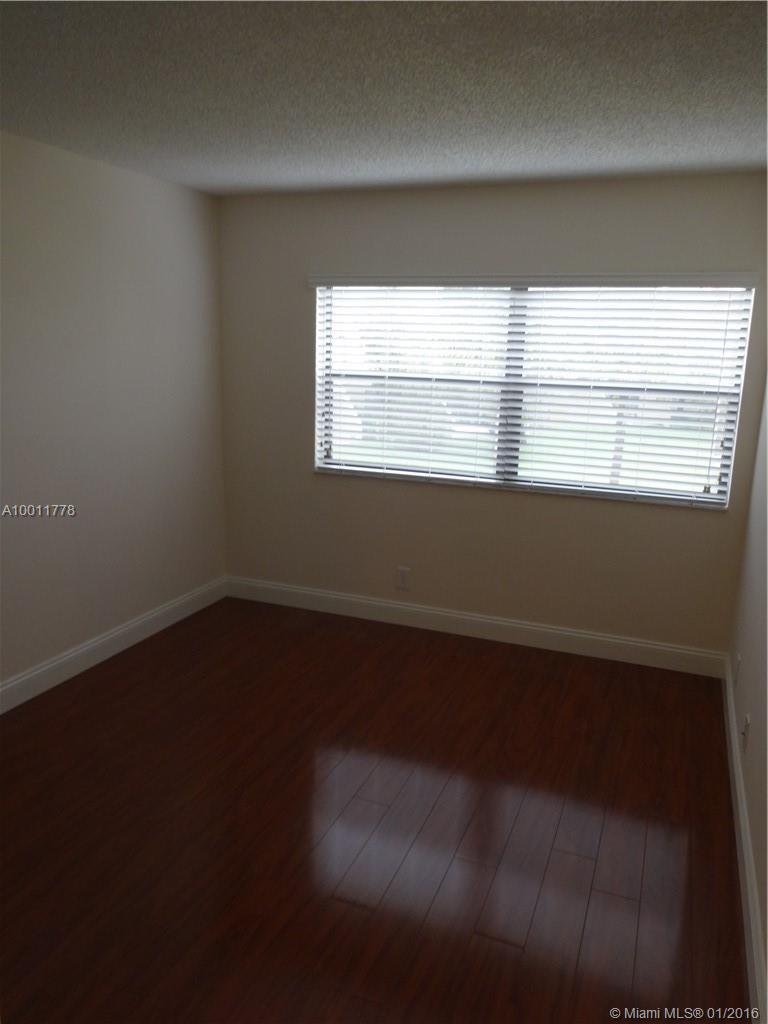 Racquet Club Apts 8 - Residential Lease