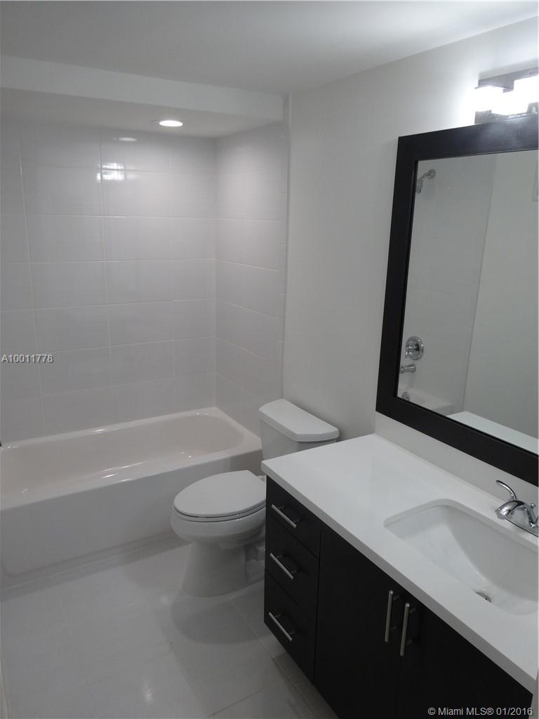 Racquet Club Apts 8 - Residential Lease