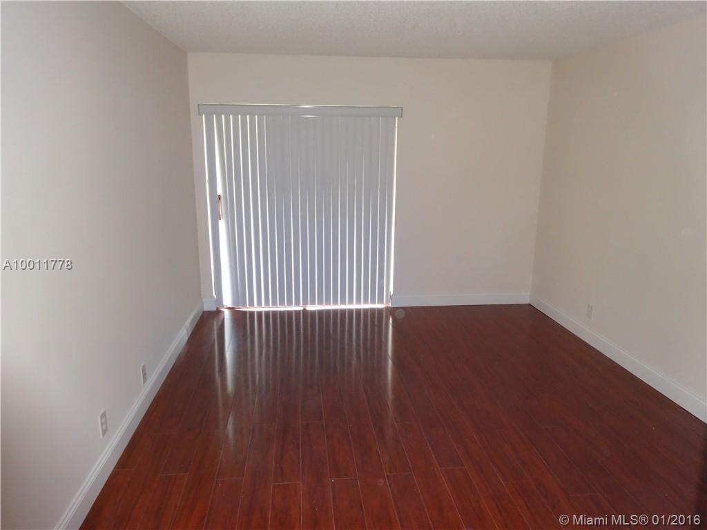 Racquet Club Apts 8 - Residential Lease