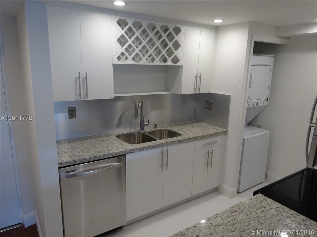 Racquet Club Apts 8 - Residential Lease