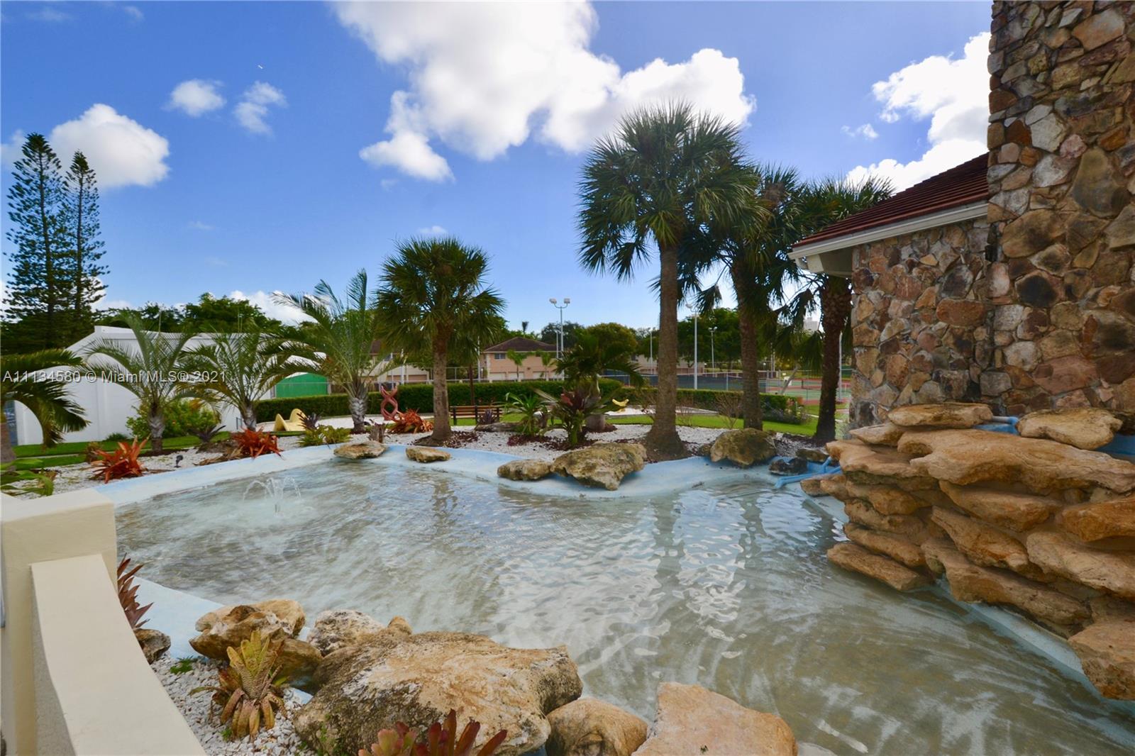 VILLAGE OF KINGS CREEK CO - Residential Lease