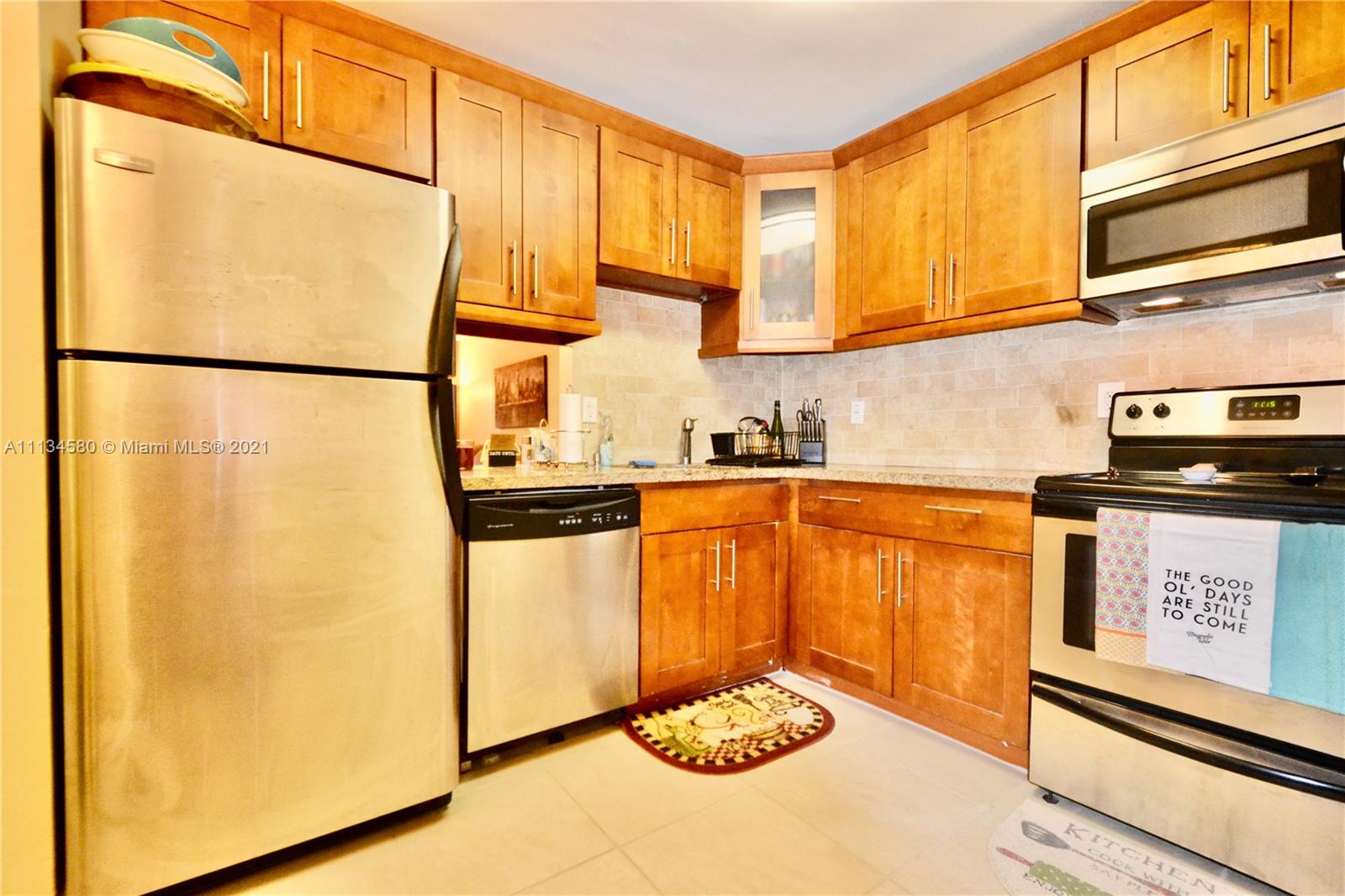 Completely remodeled 1 bedroom 1 bath unit tile, granite countertops, SS appliances, and 1 parking space. Near Baptist Hospital, Dadeland Mall, Metro Rail, Publix, and expressways. Lots of amenities: swimming pools, gym, clubhouse, lighted tennis courts, BBQ area, 24 Hr. roaming security and much more!