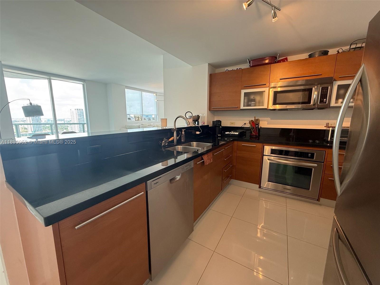VIZCAYNE NORTH CONDO - Residential