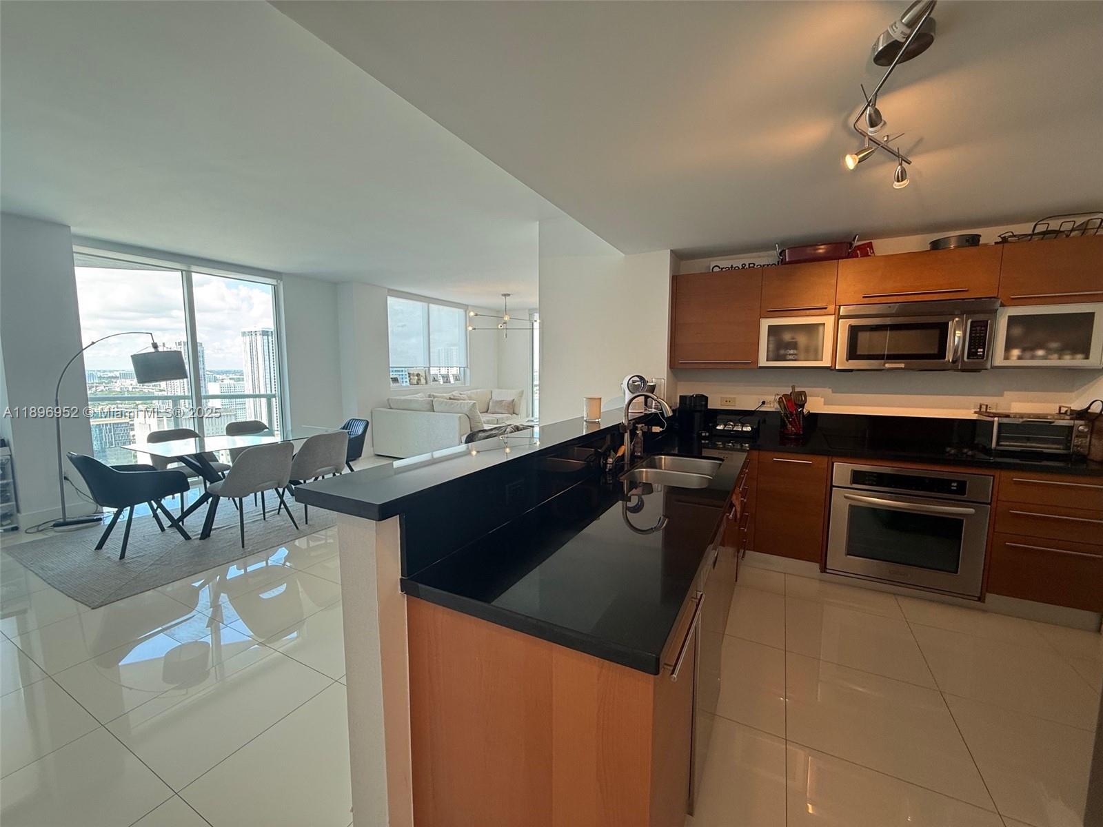 VIZCAYNE NORTH CONDO - Residential