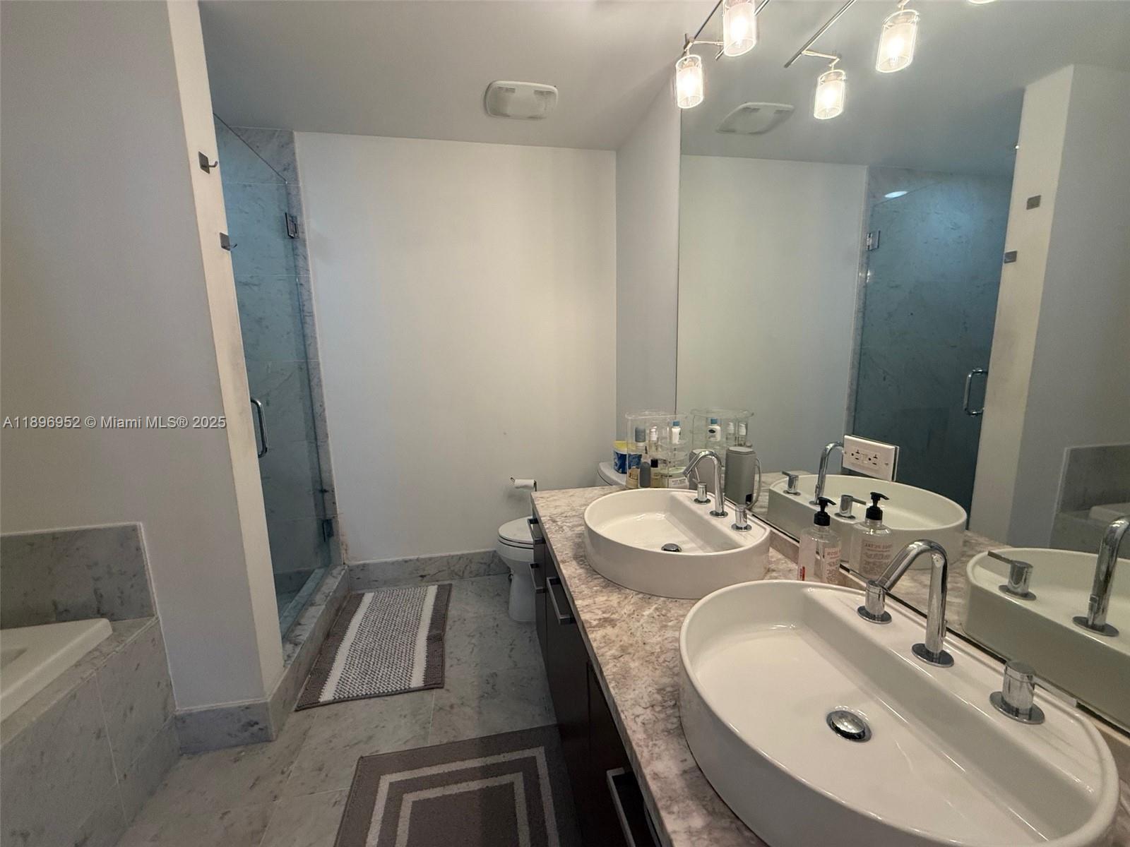 VIZCAYNE NORTH CONDO - Residential
