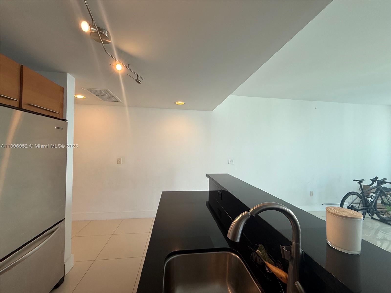 VIZCAYNE NORTH CONDO - Residential