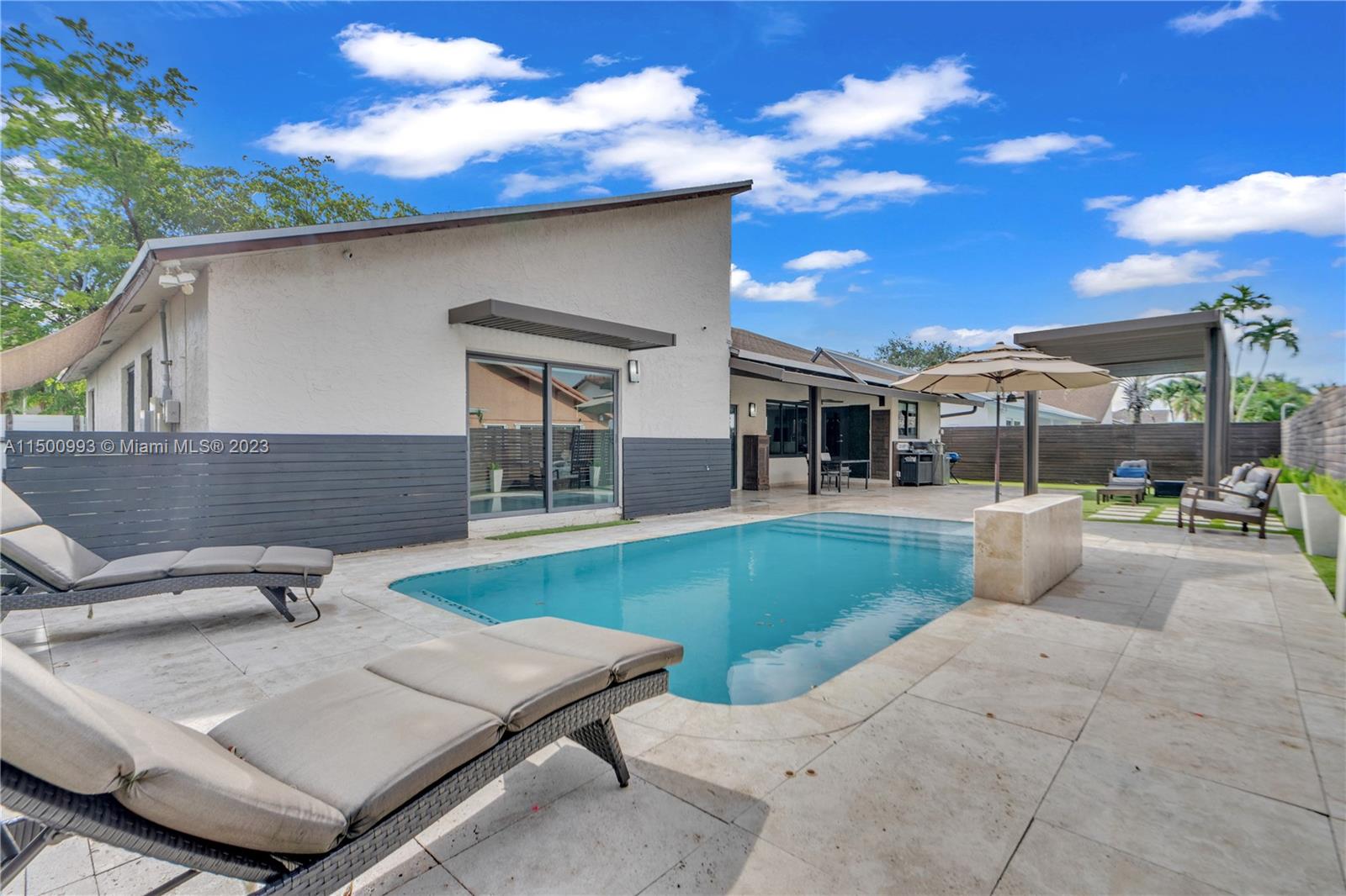 SHORES CALUSA - Residential Lease