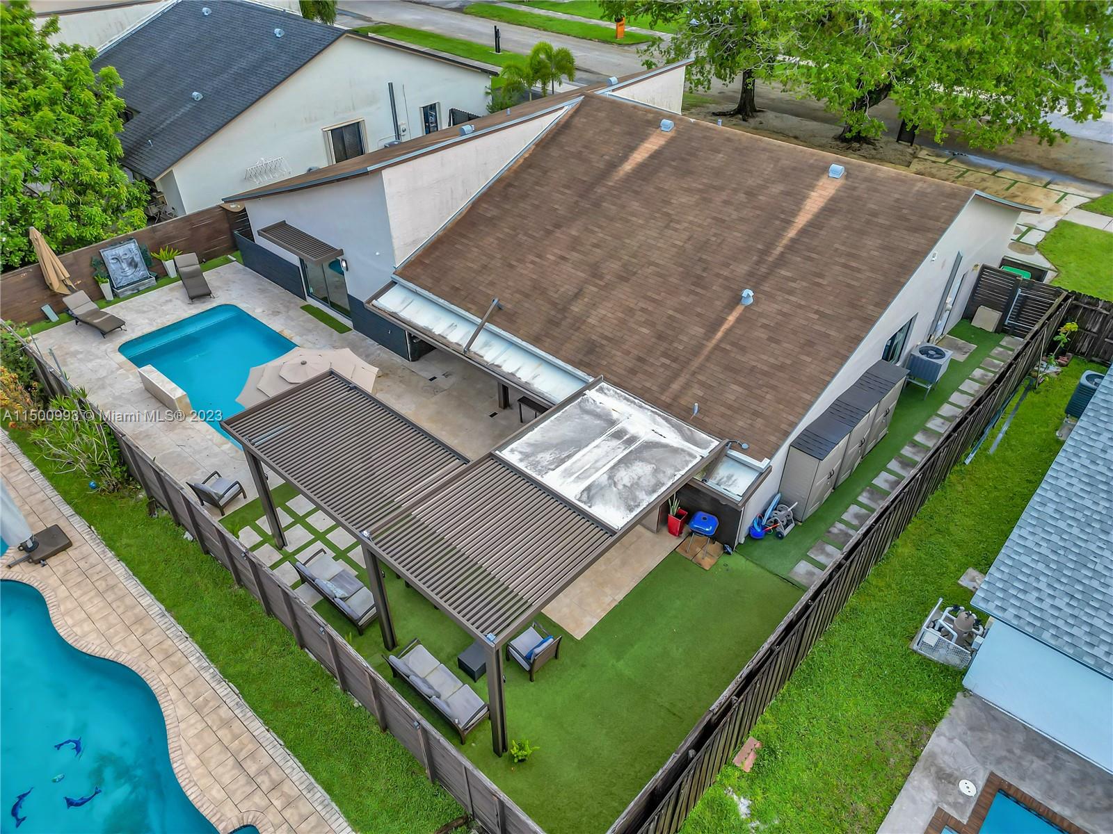 SHORES CALUSA - Residential Lease
