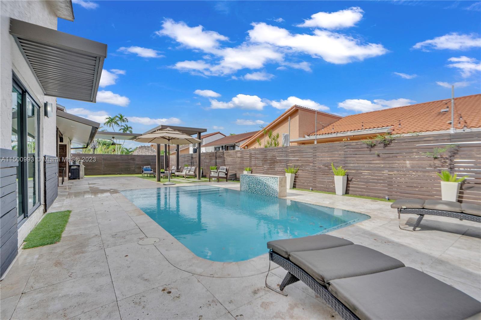 SHORES CALUSA - Residential Lease