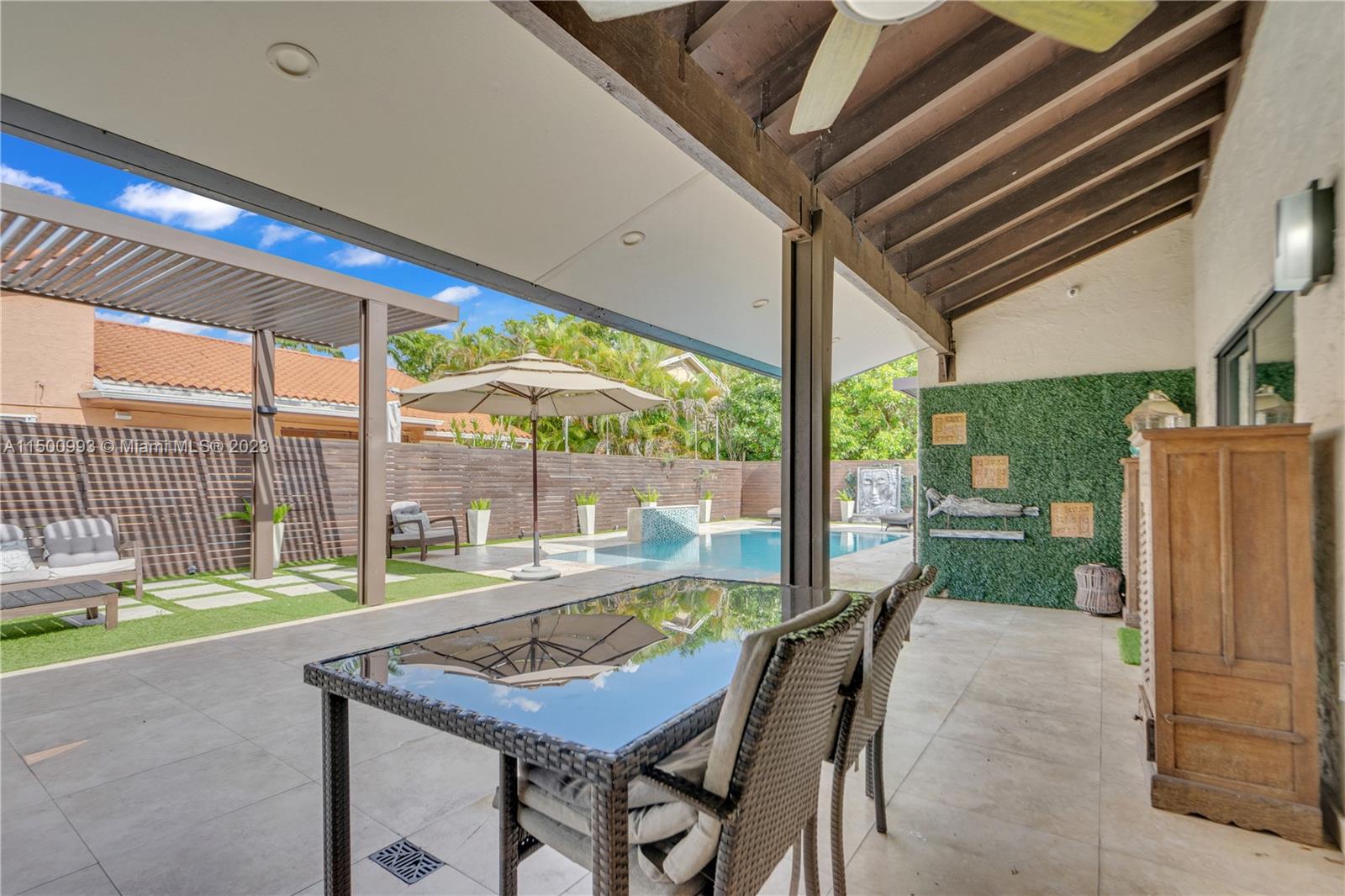 SHORES CALUSA - Residential Lease