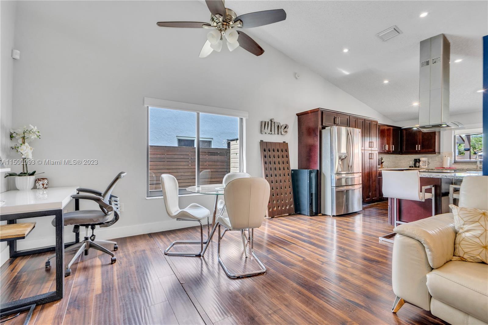 SHORES CALUSA - Residential Lease