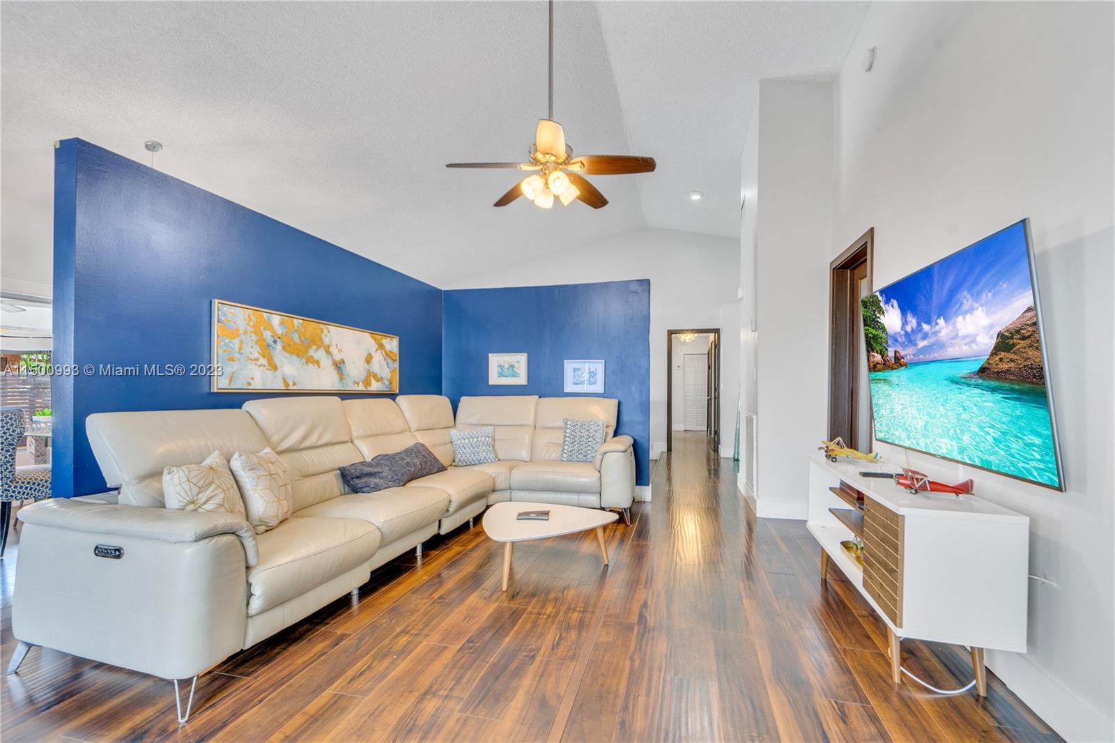 SHORES CALUSA - Residential Lease