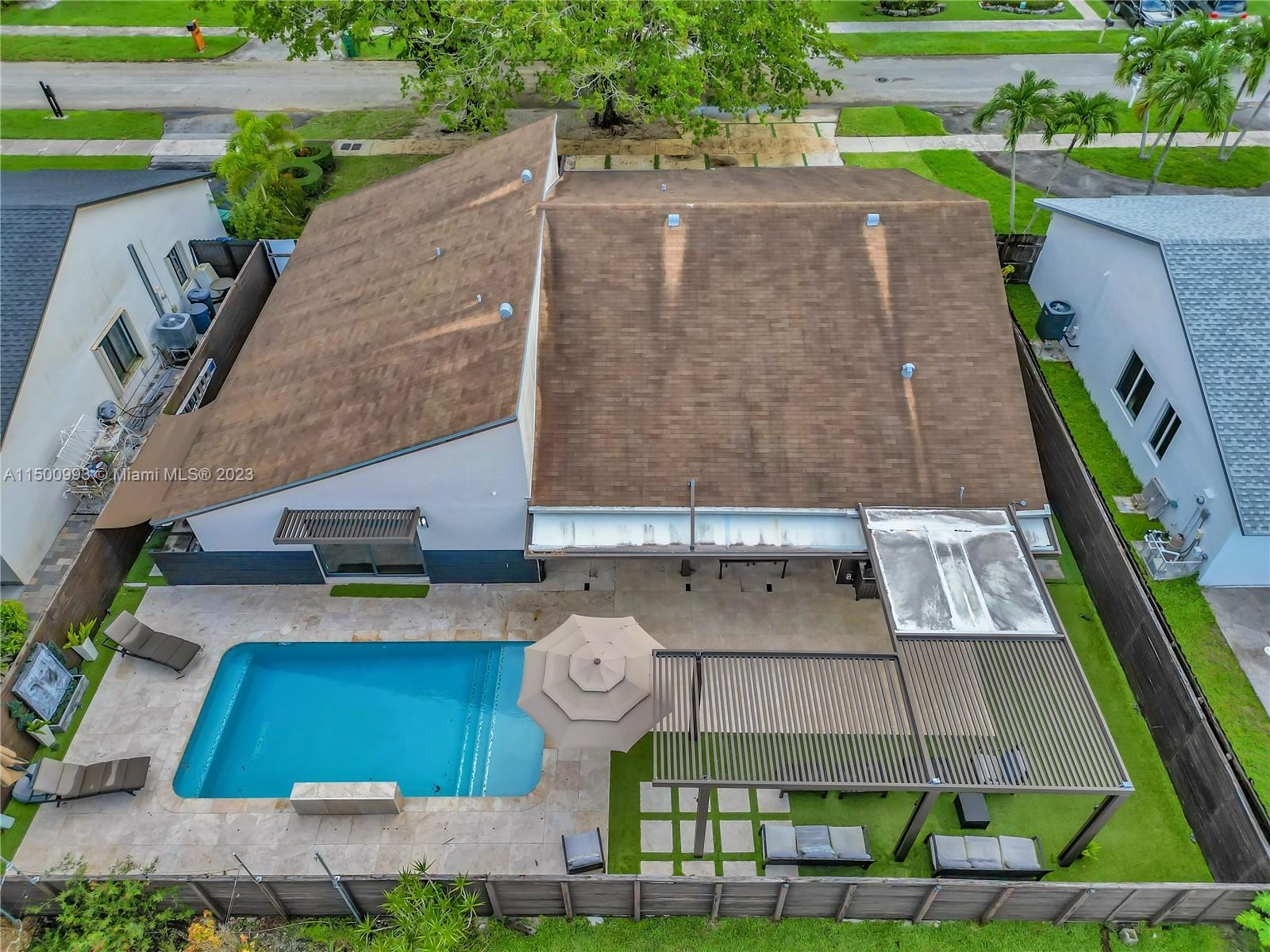 SHORES CALUSA - Residential Lease