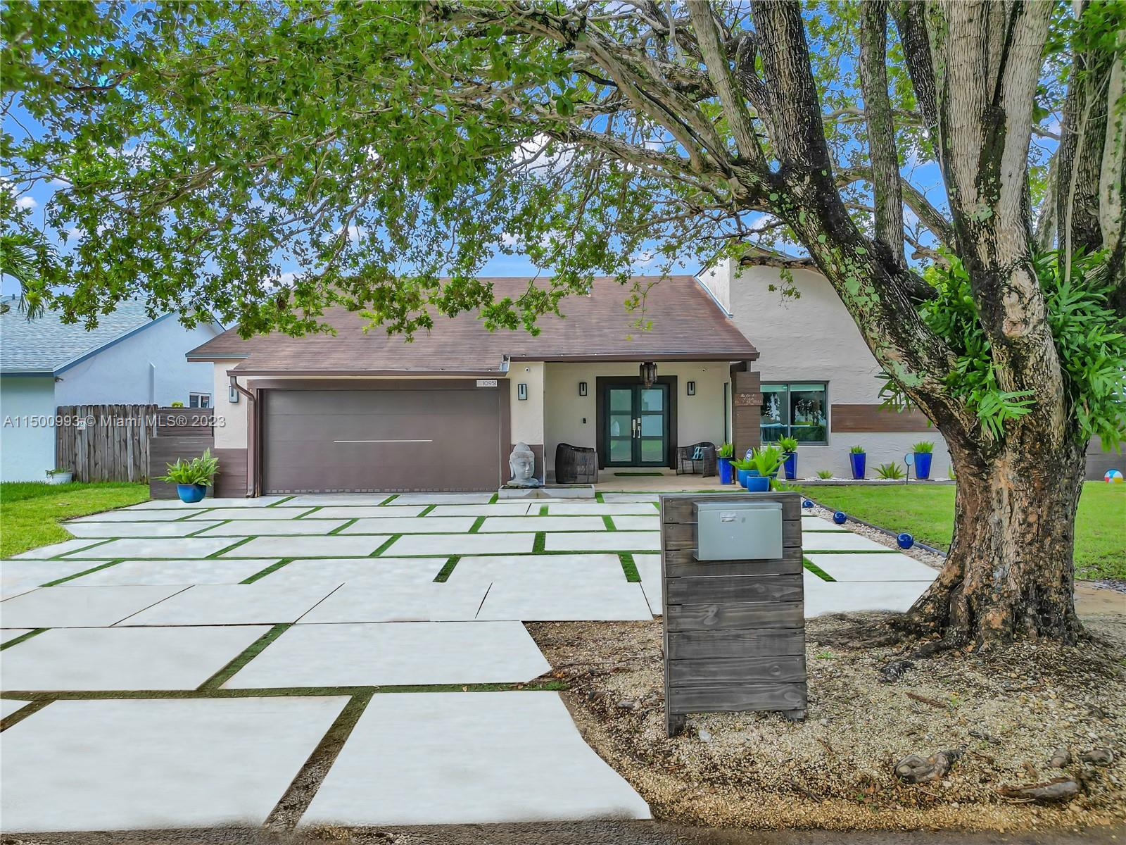 SHORES CALUSA - Residential Lease