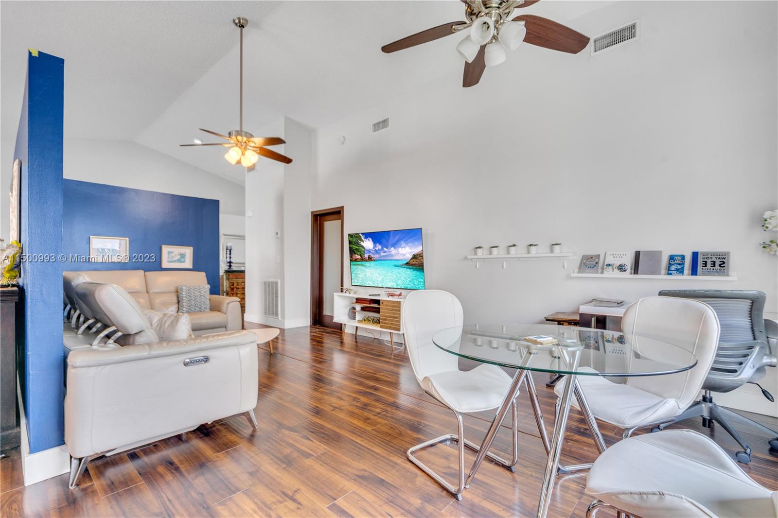 SHORES CALUSA - Residential Lease