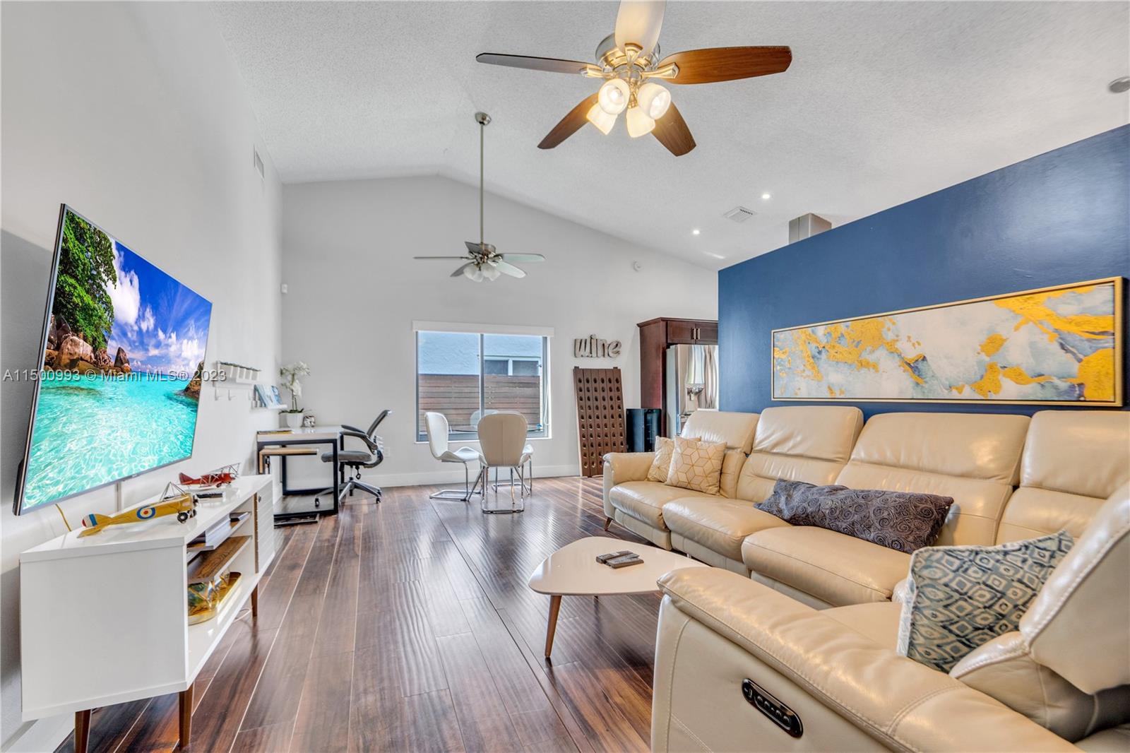 SHORES CALUSA - Residential Lease