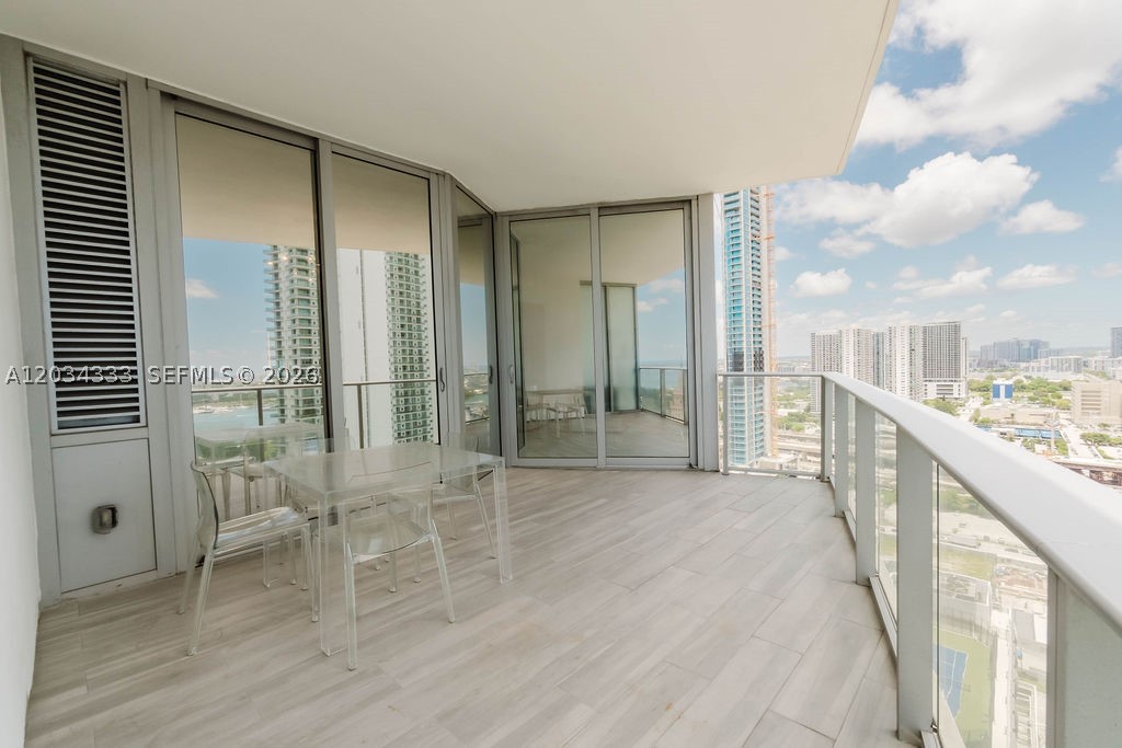 PARAMOUNT MIAMI WORLDCENT - Residential