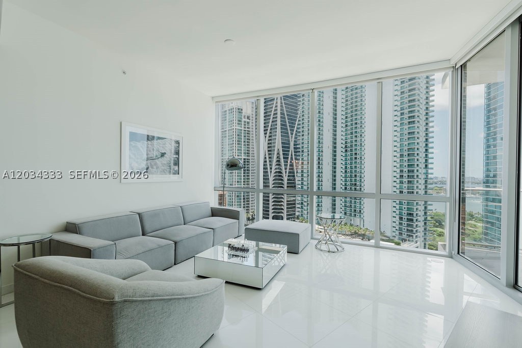 PARAMOUNT MIAMI WORLDCENT - Residential