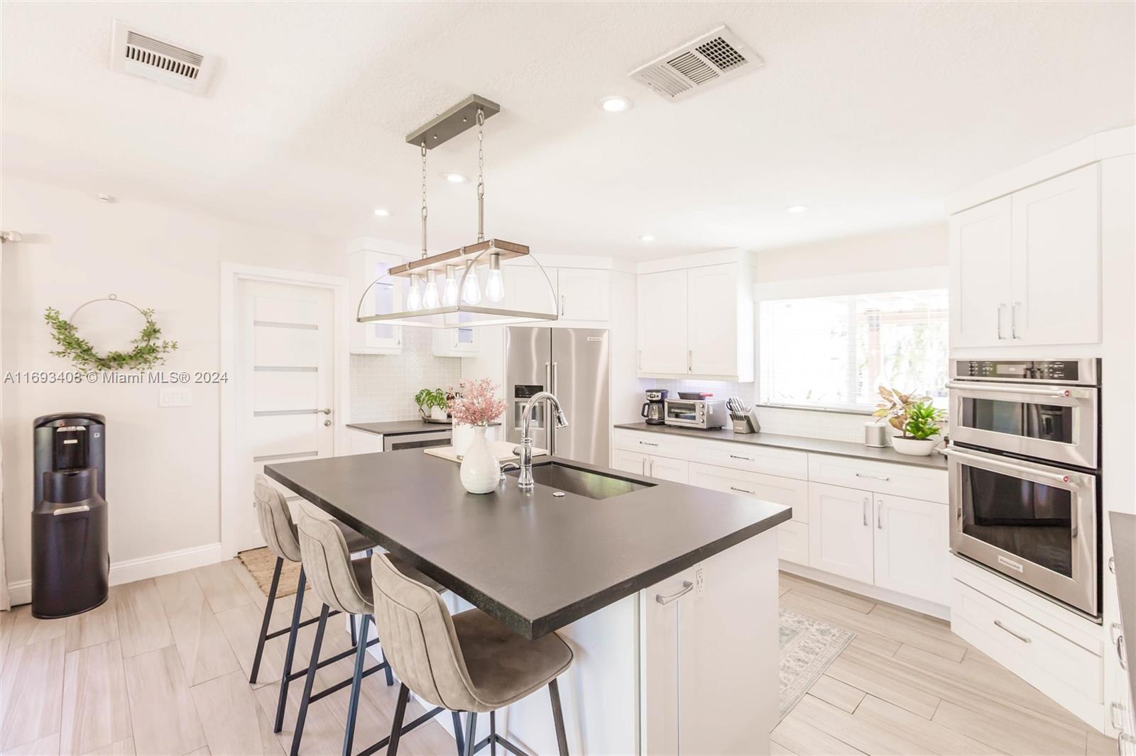 WEITZER SHAUNA MEADOWS SE - Residential Lease