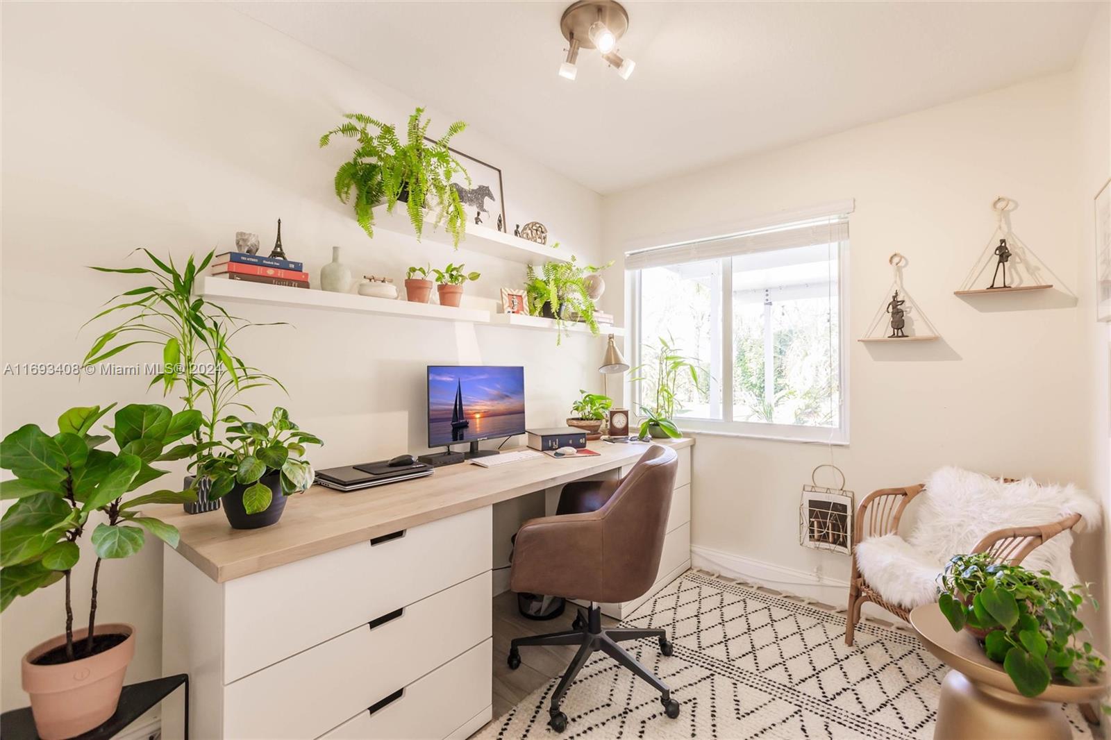 WEITZER SHAUNA MEADOWS SE - Residential Lease