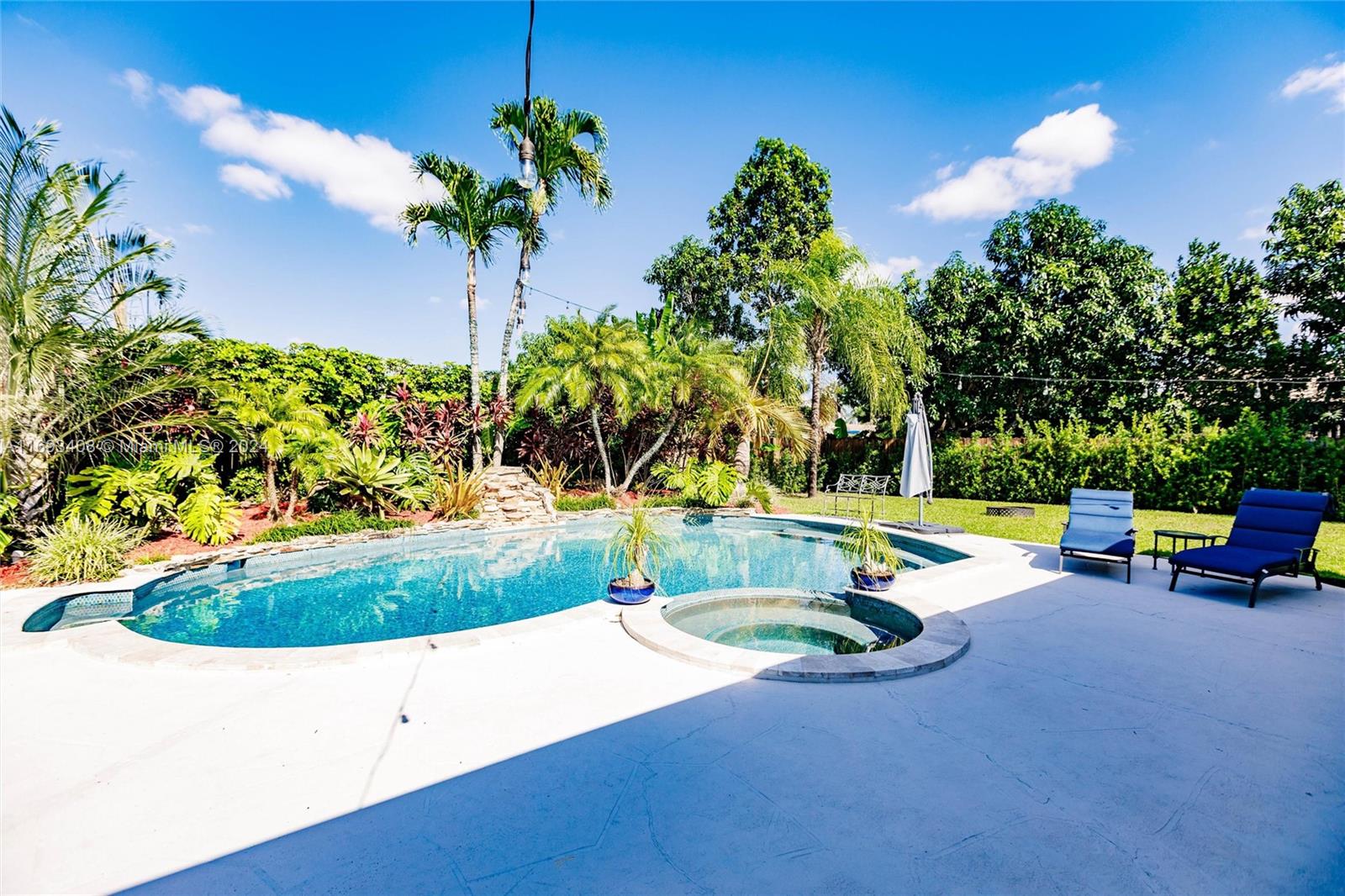 WEITZER SHAUNA MEADOWS SE - Residential Lease
