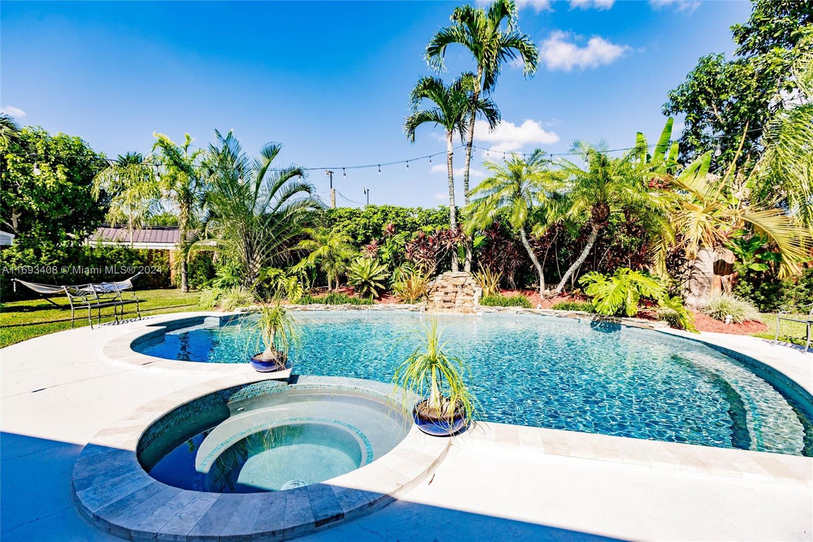 WEITZER SHAUNA MEADOWS SE - Residential Lease