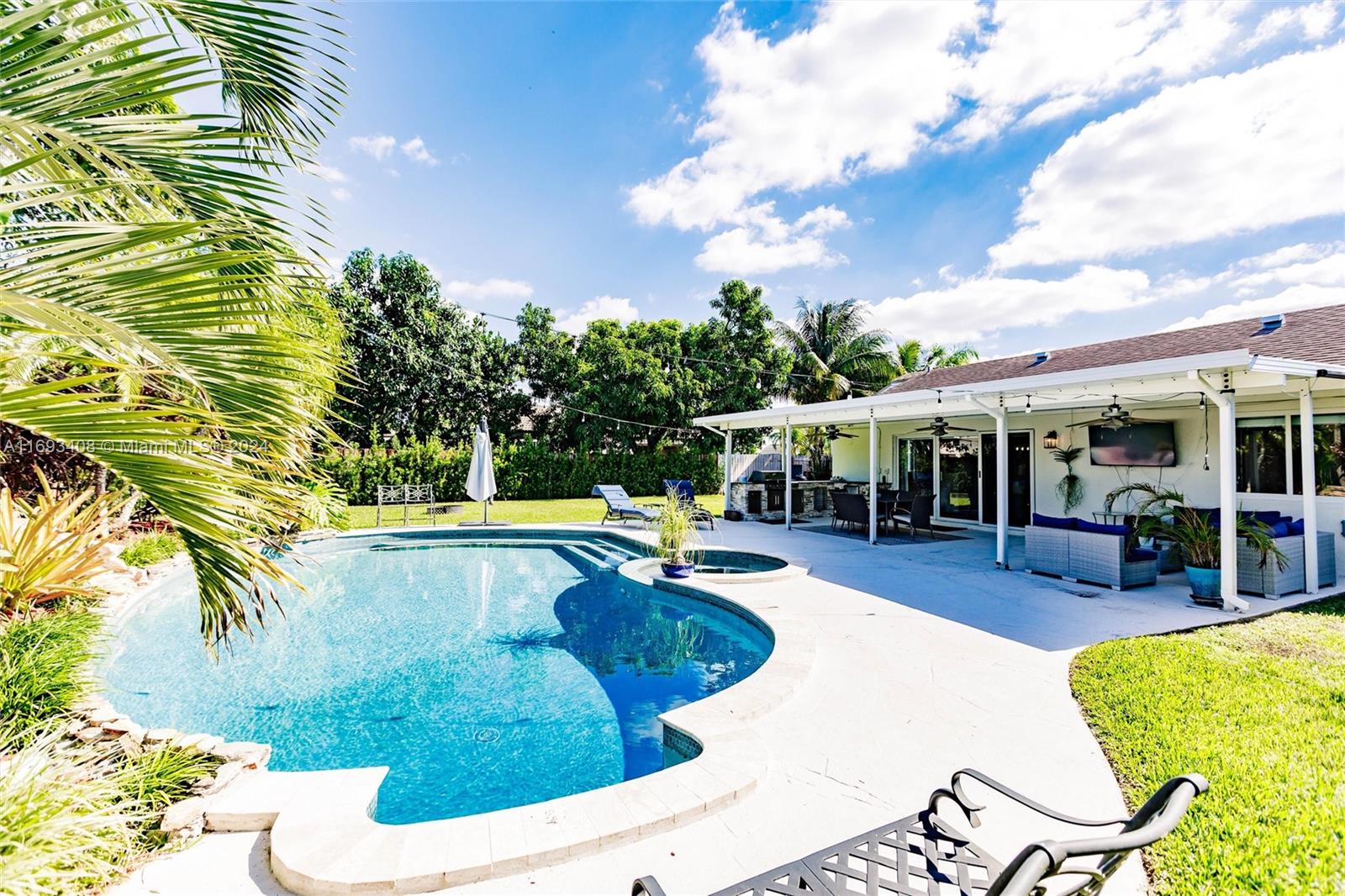 WEITZER SHAUNA MEADOWS SE - Residential Lease