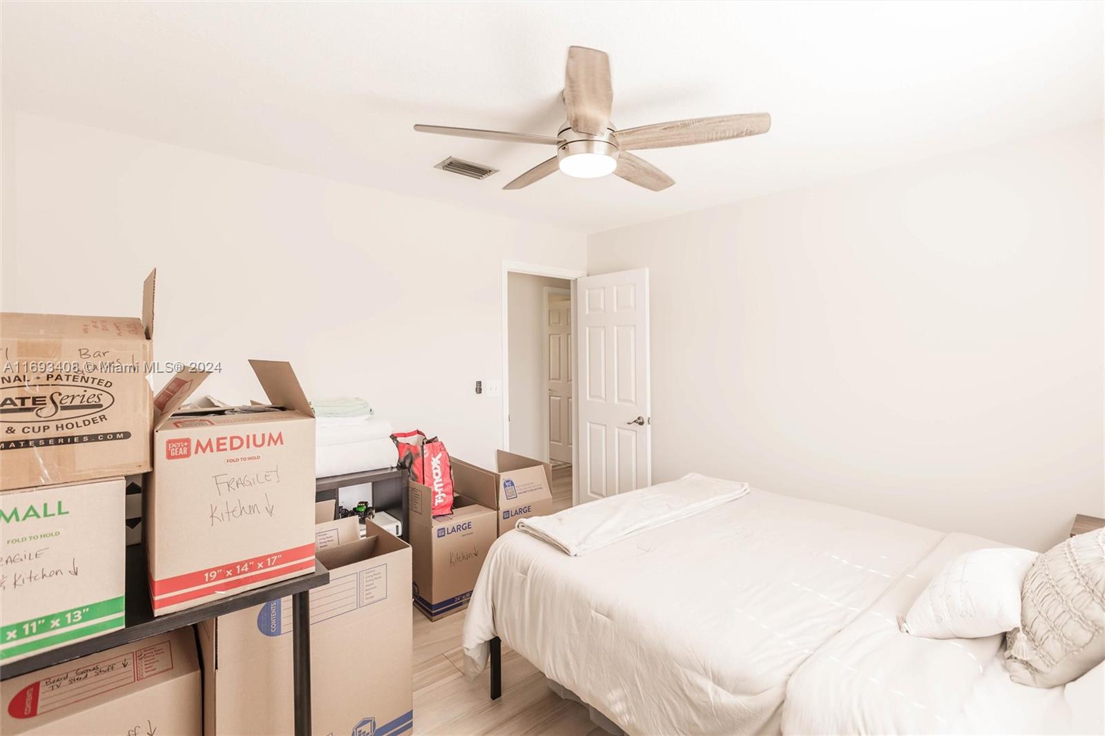 WEITZER SHAUNA MEADOWS SE - Residential Lease