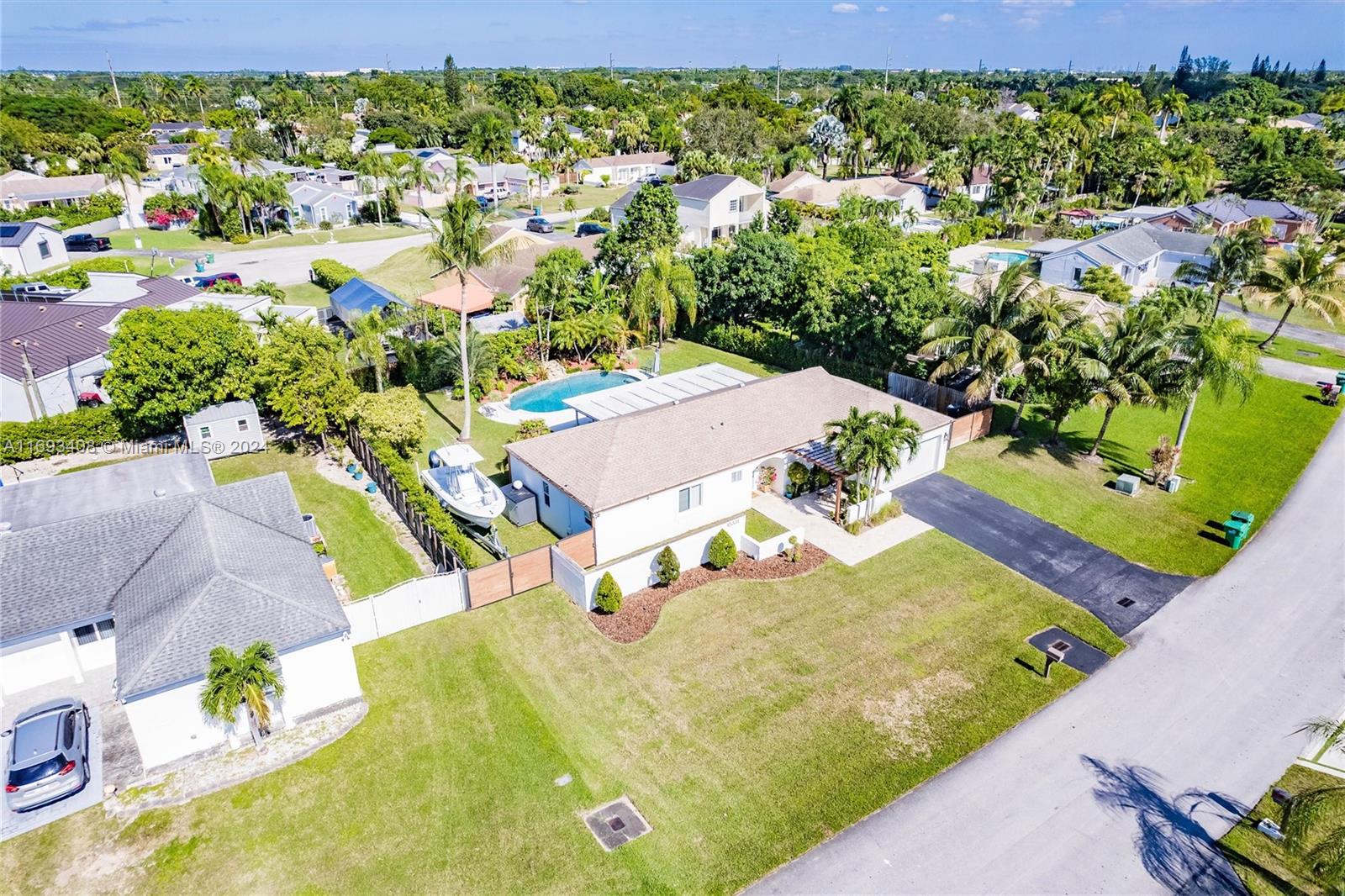 WEITZER SHAUNA MEADOWS SE - Residential Lease