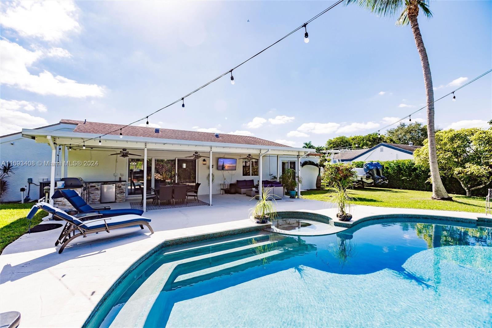 WEITZER SHAUNA MEADOWS SE - Residential Lease
