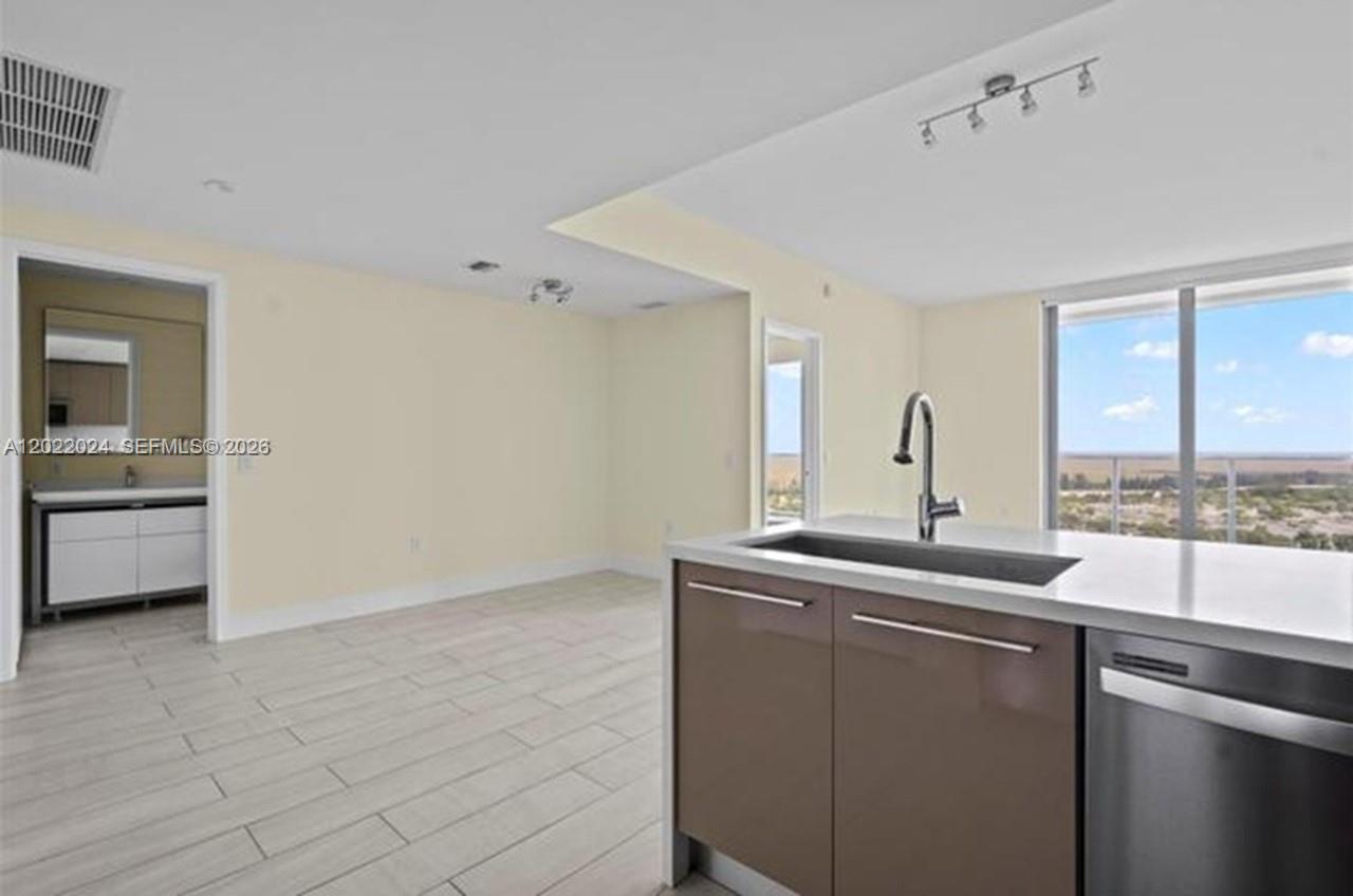 METROPICA NORTH TOWER ONE - Residential