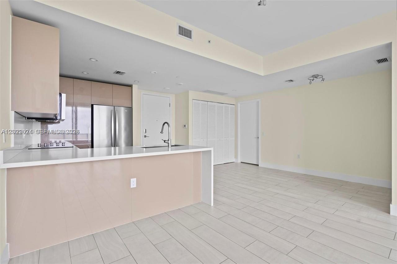 METROPICA NORTH TOWER ONE - Residential