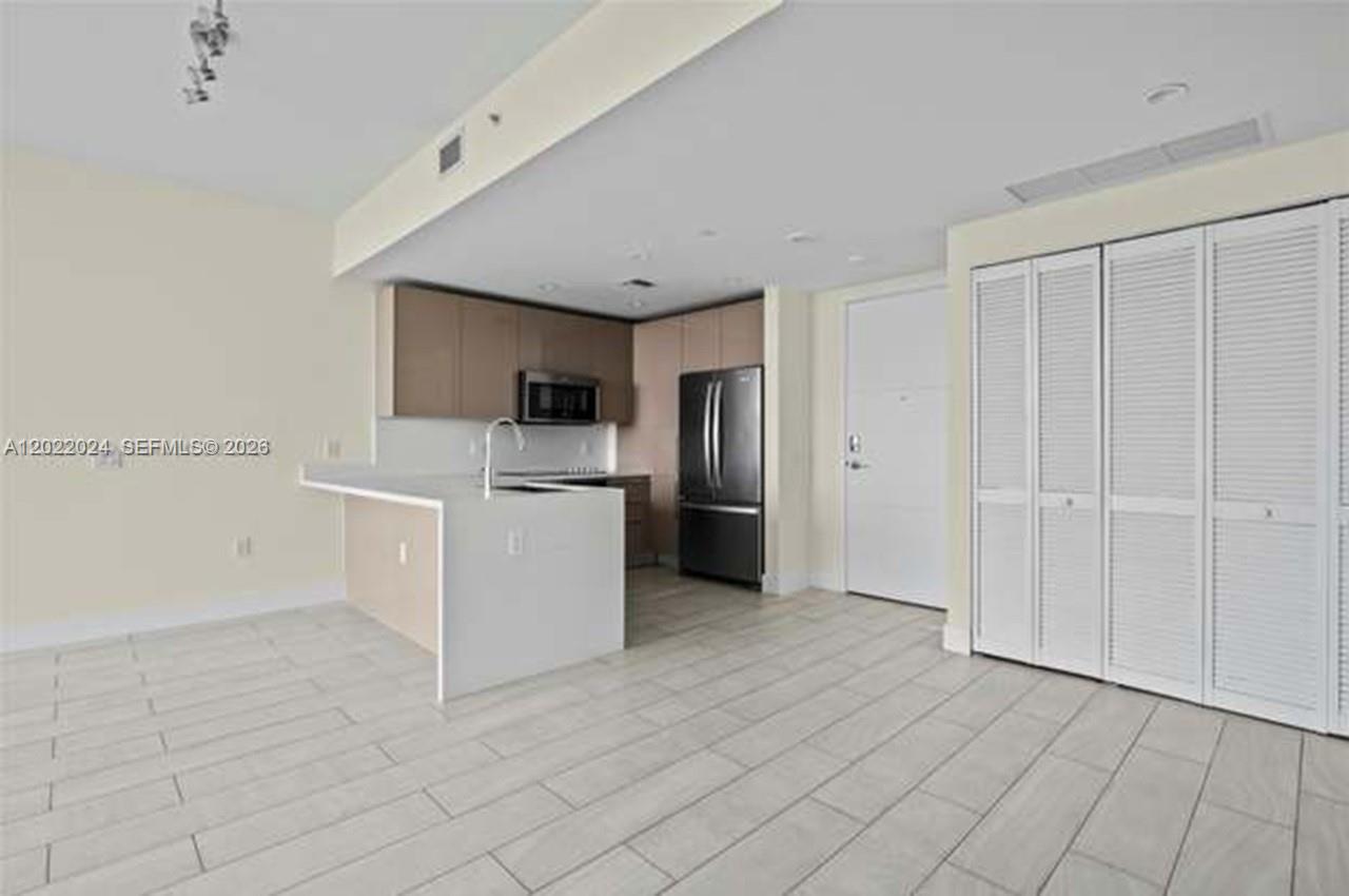 METROPICA NORTH TOWER ONE - Residential