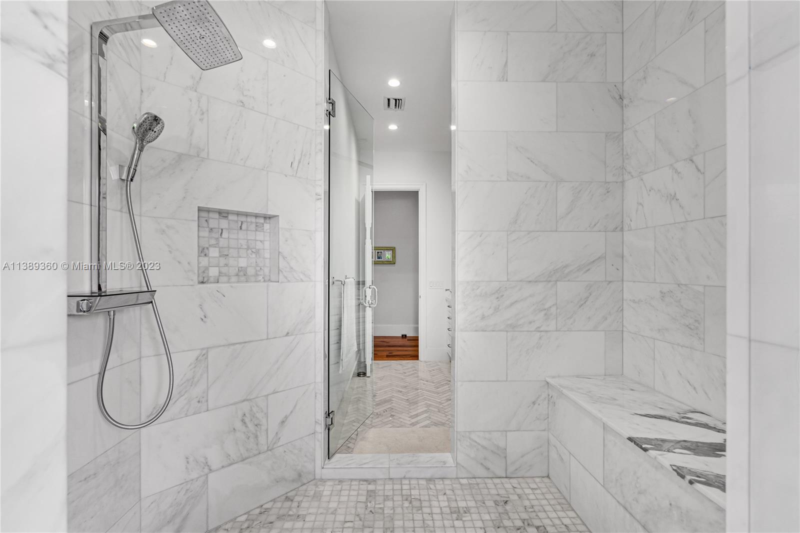 DEERING BAY ESTATES - Residential