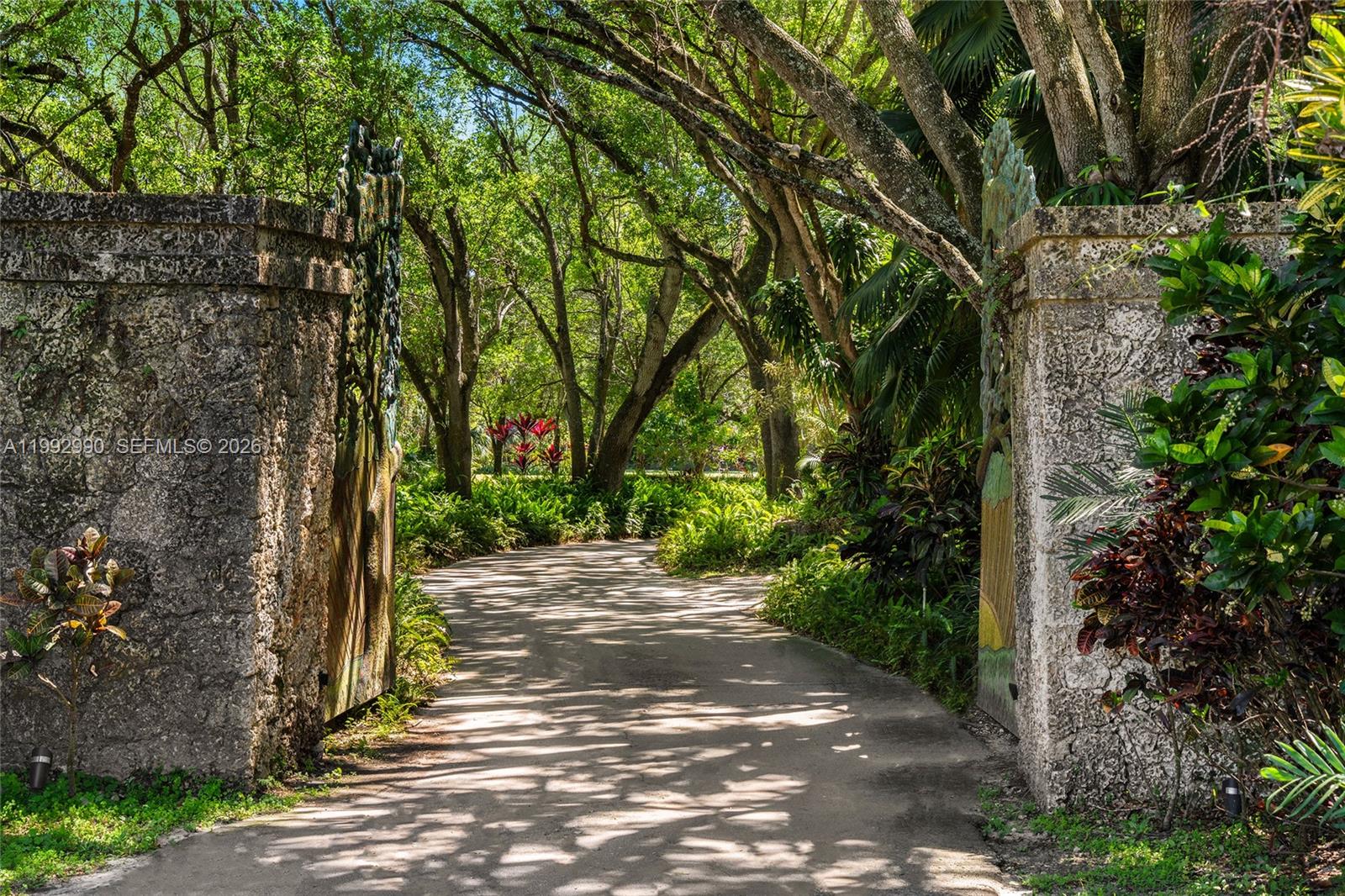 BREEZY OAKS - Land