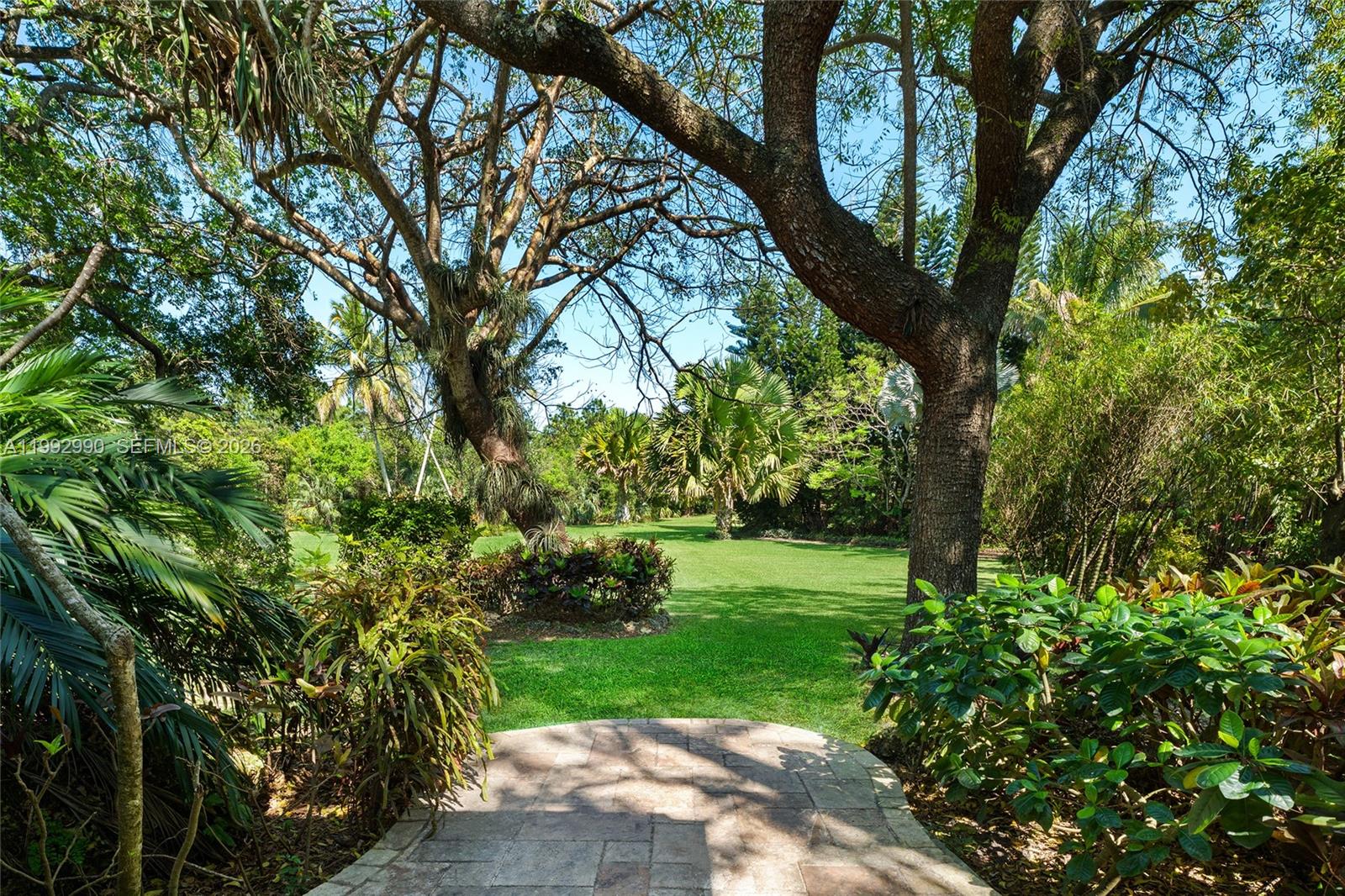 BREEZY OAKS - Land