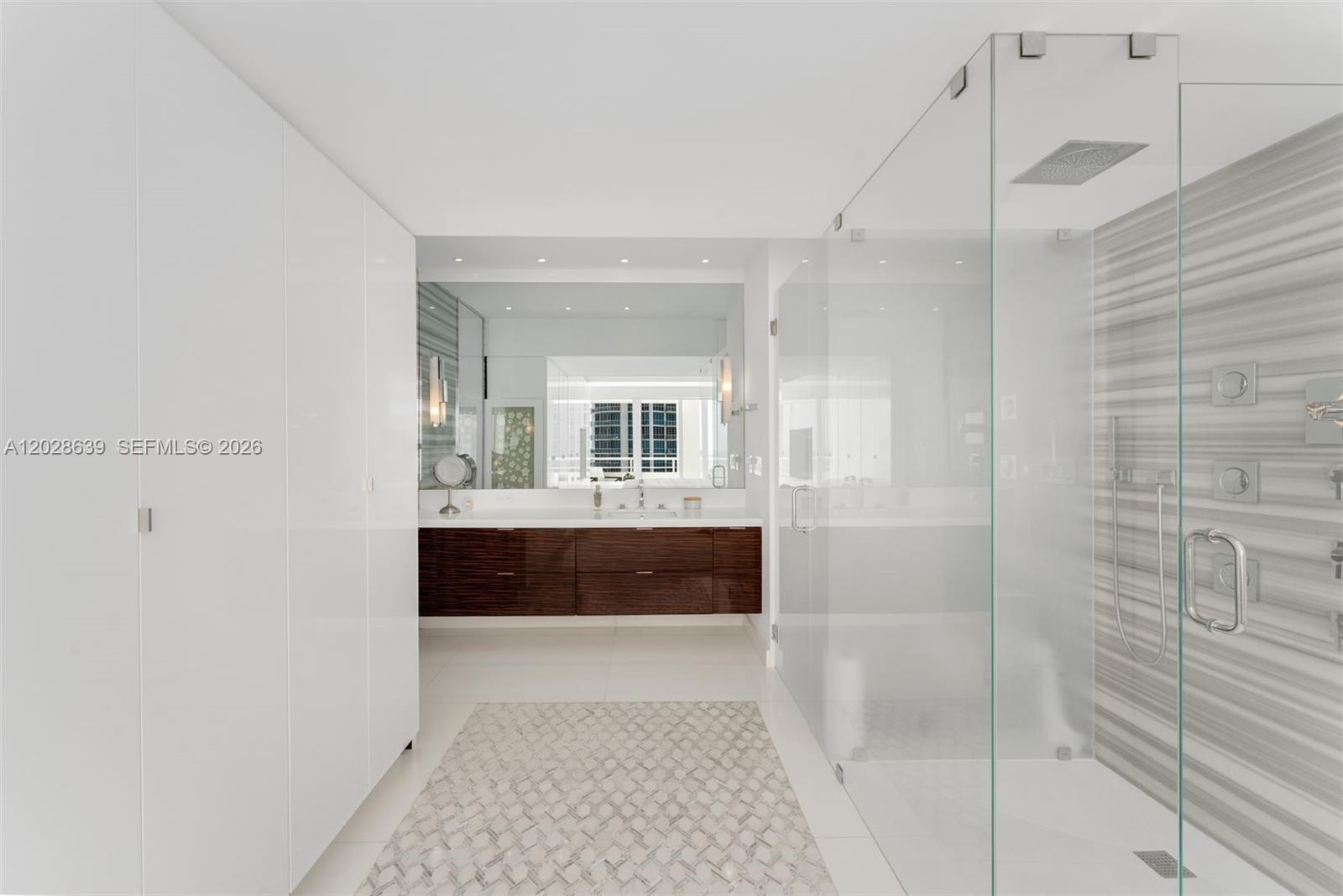 SOUTH POINTE TOWERS CONDO - Residential