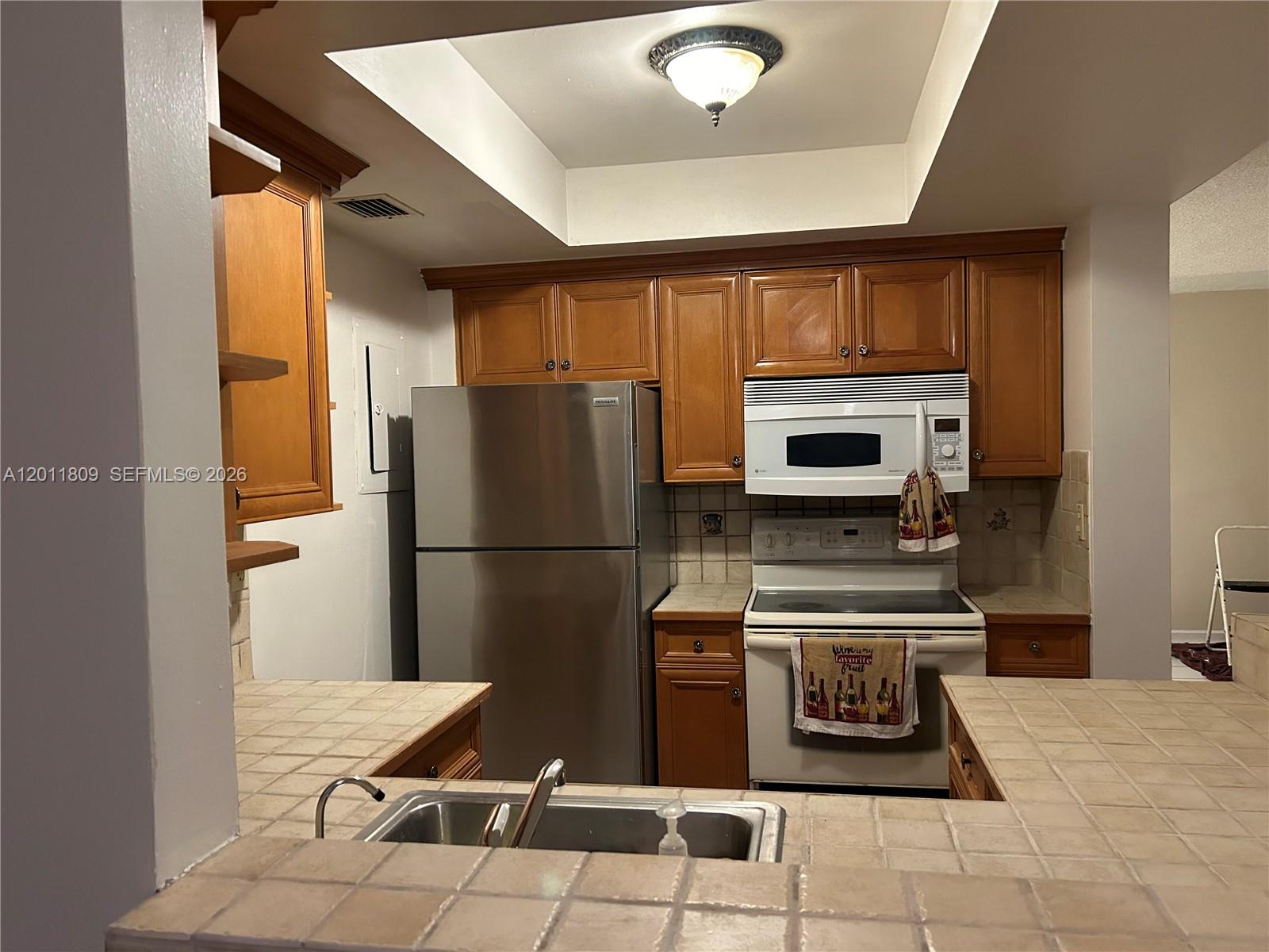 VERSAILLE GARDENS I CONDO - Residential