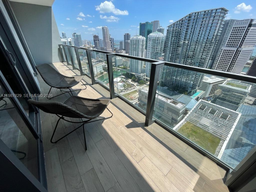 RISE CONDO - Residential