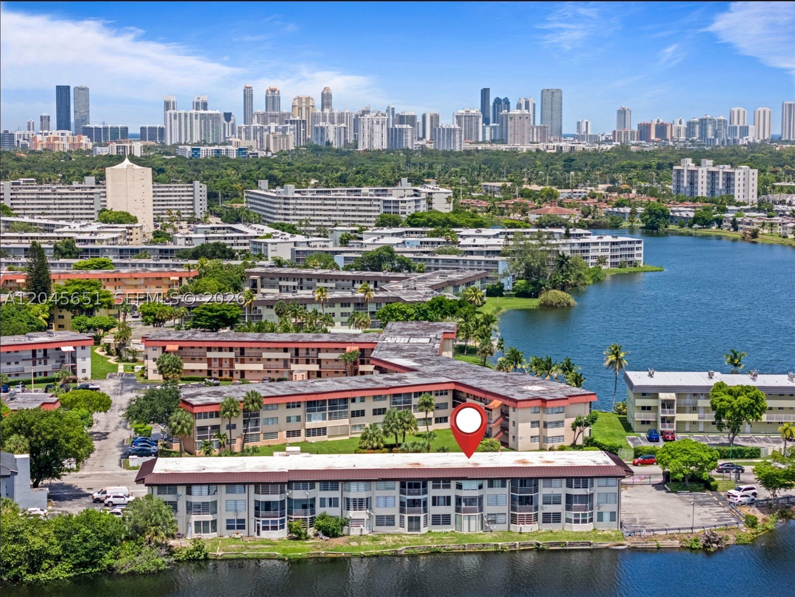 FIRST FORUM CONDO - Residential
