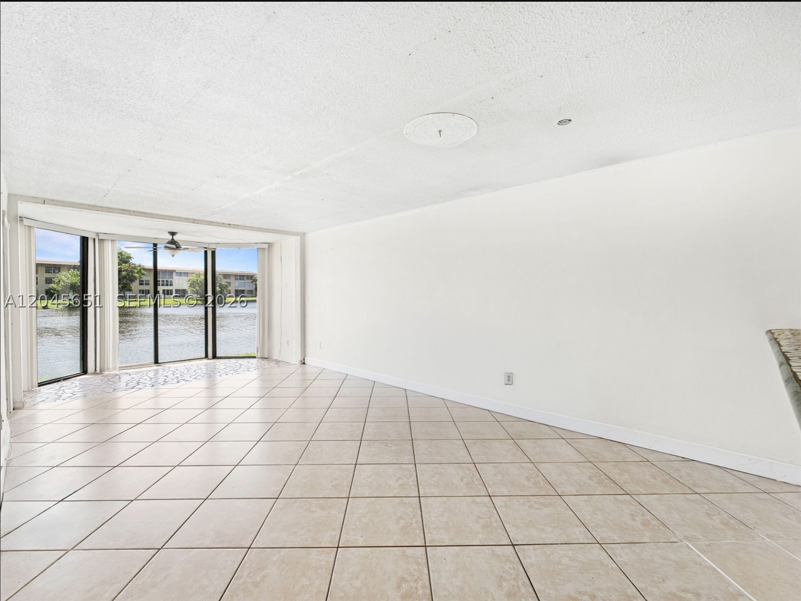 FIRST FORUM CONDO - Residential