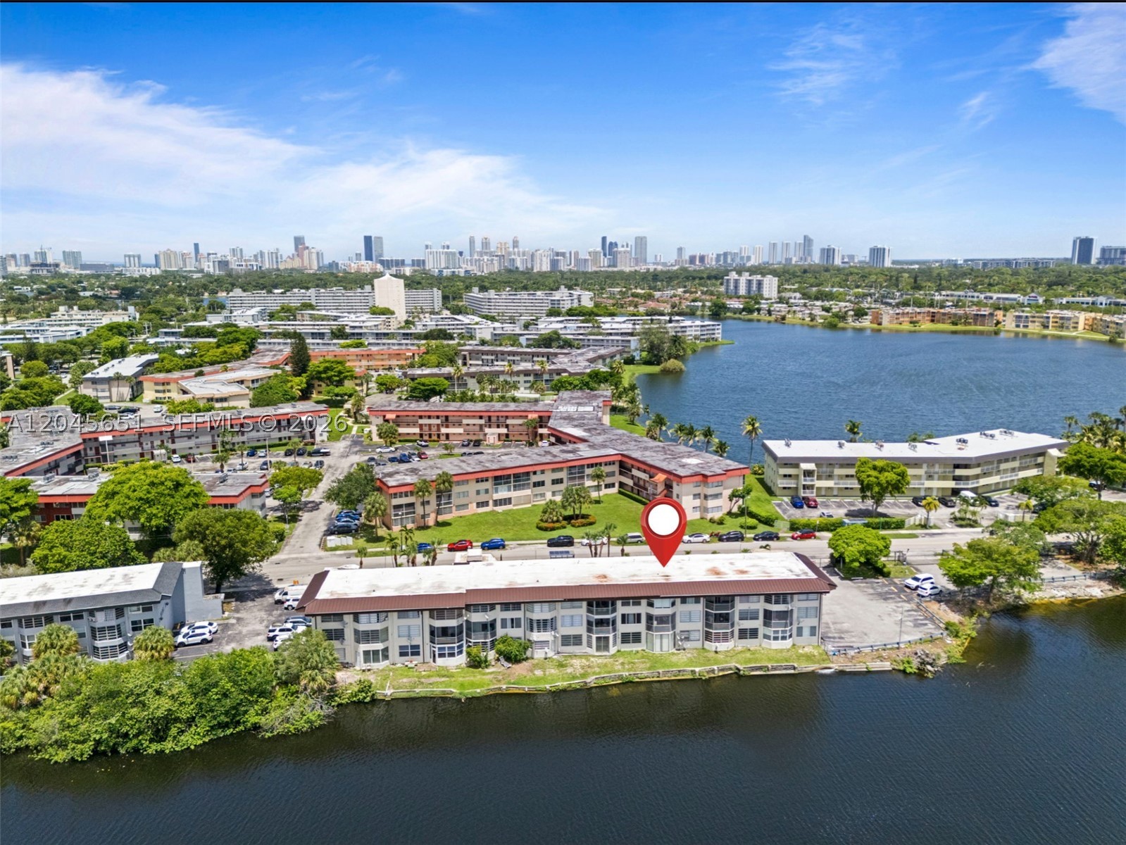 FIRST FORUM CONDO - Residential
