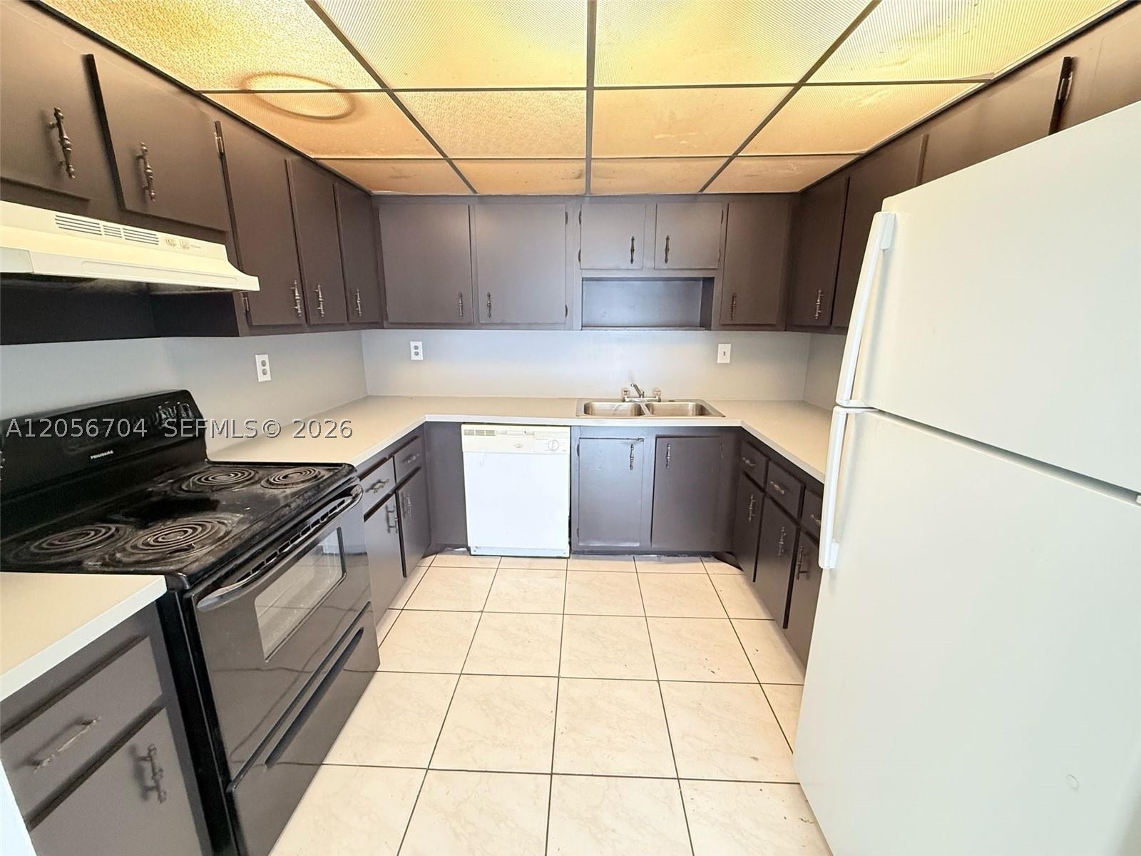 VILLAS AT CORAL SPRINGS - Residential Lease