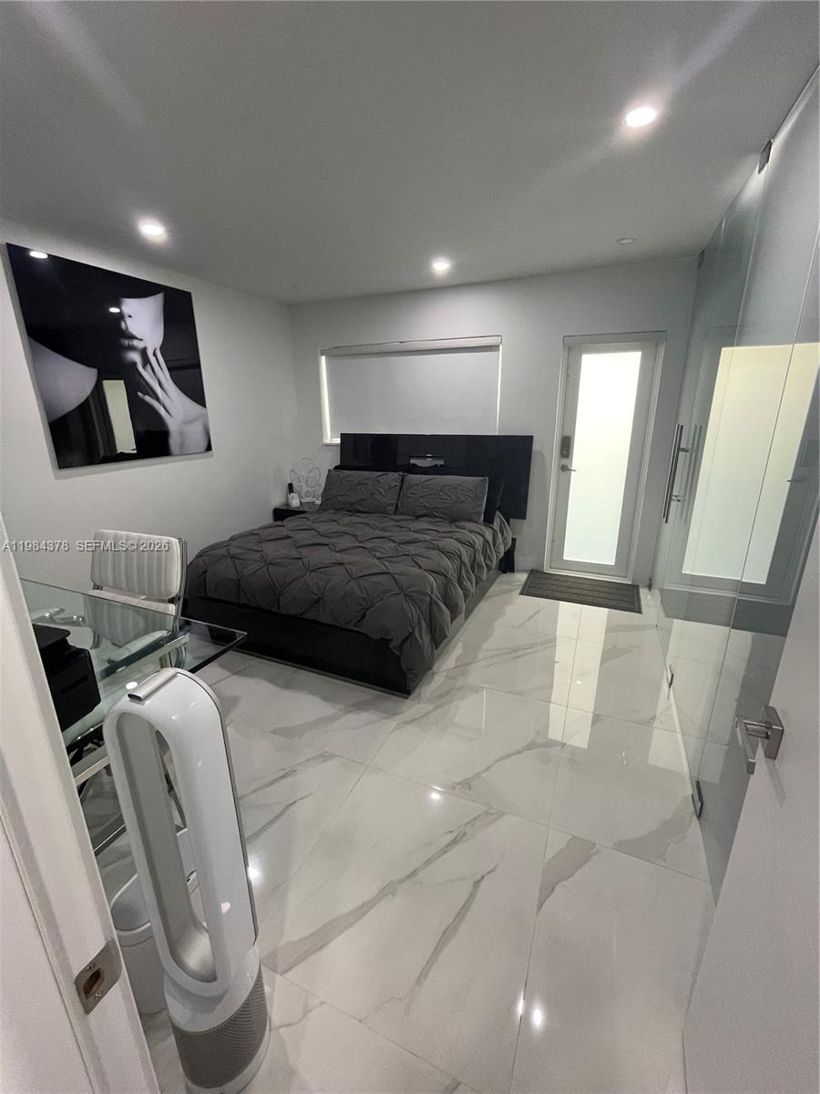 PLAZA CONDO - Residential
