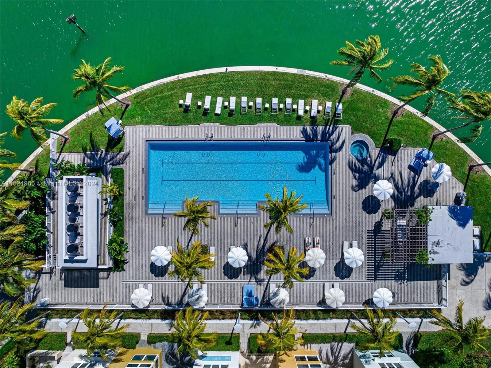 AQUA TOWNHOMES - Residential
