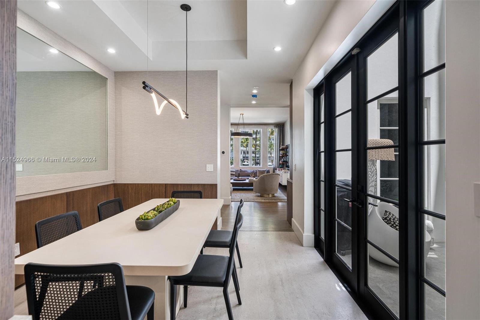 AQUA TOWNHOMES - Residential