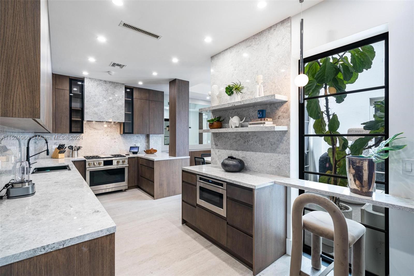 AQUA TOWNHOMES - Residential