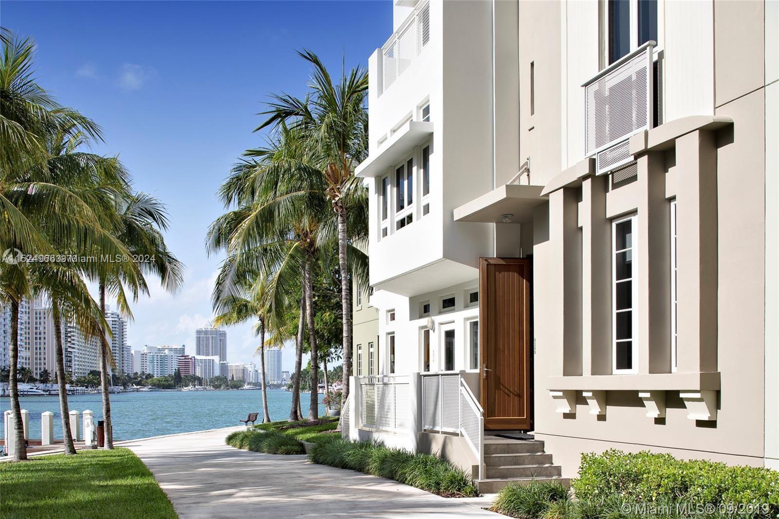 AQUA TOWNHOMES - Residential
